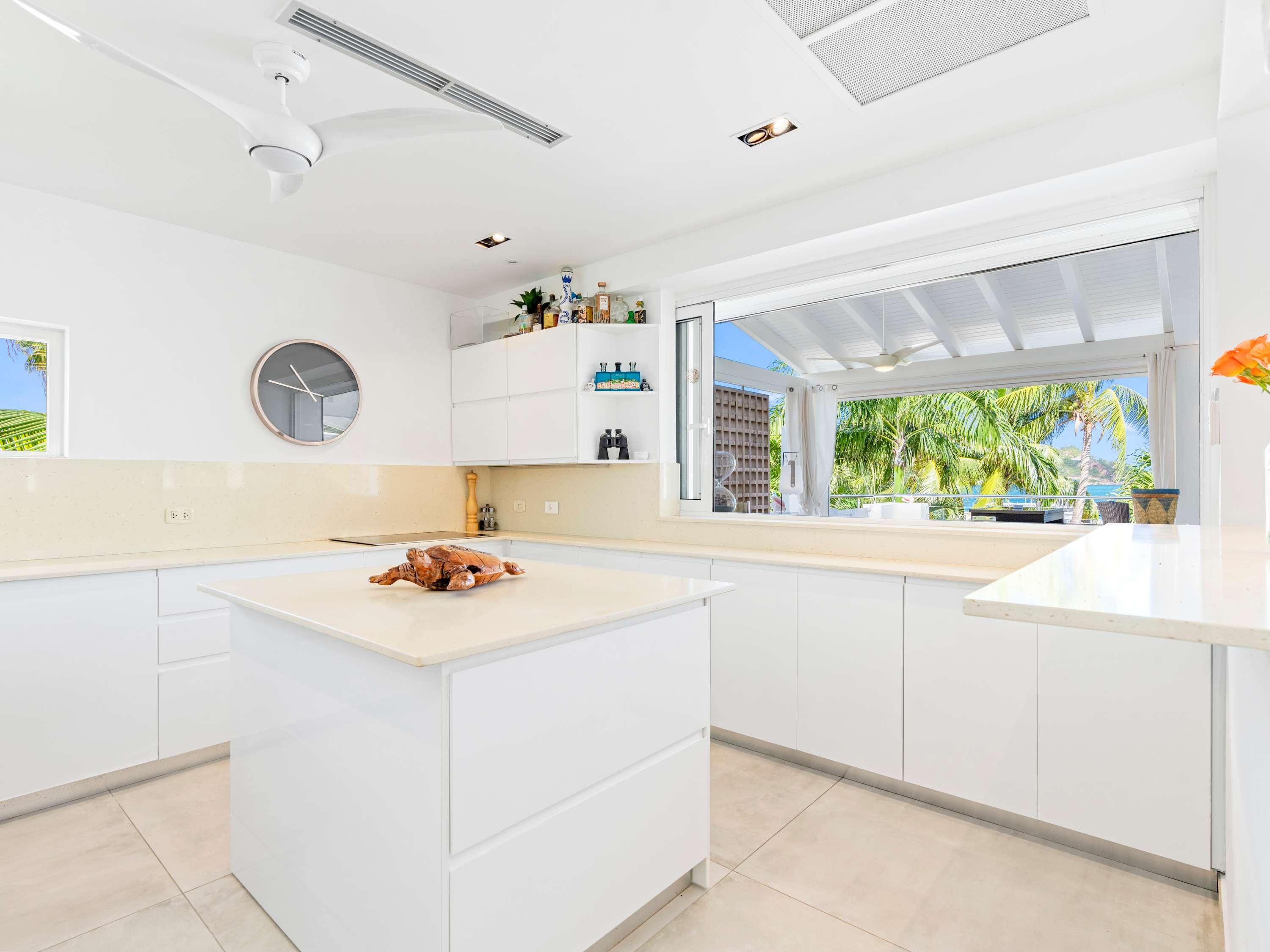 Abracadabra Estate, Beachfront Aqua Marina Villa with Private Pool and Boat Slip - Photo 10