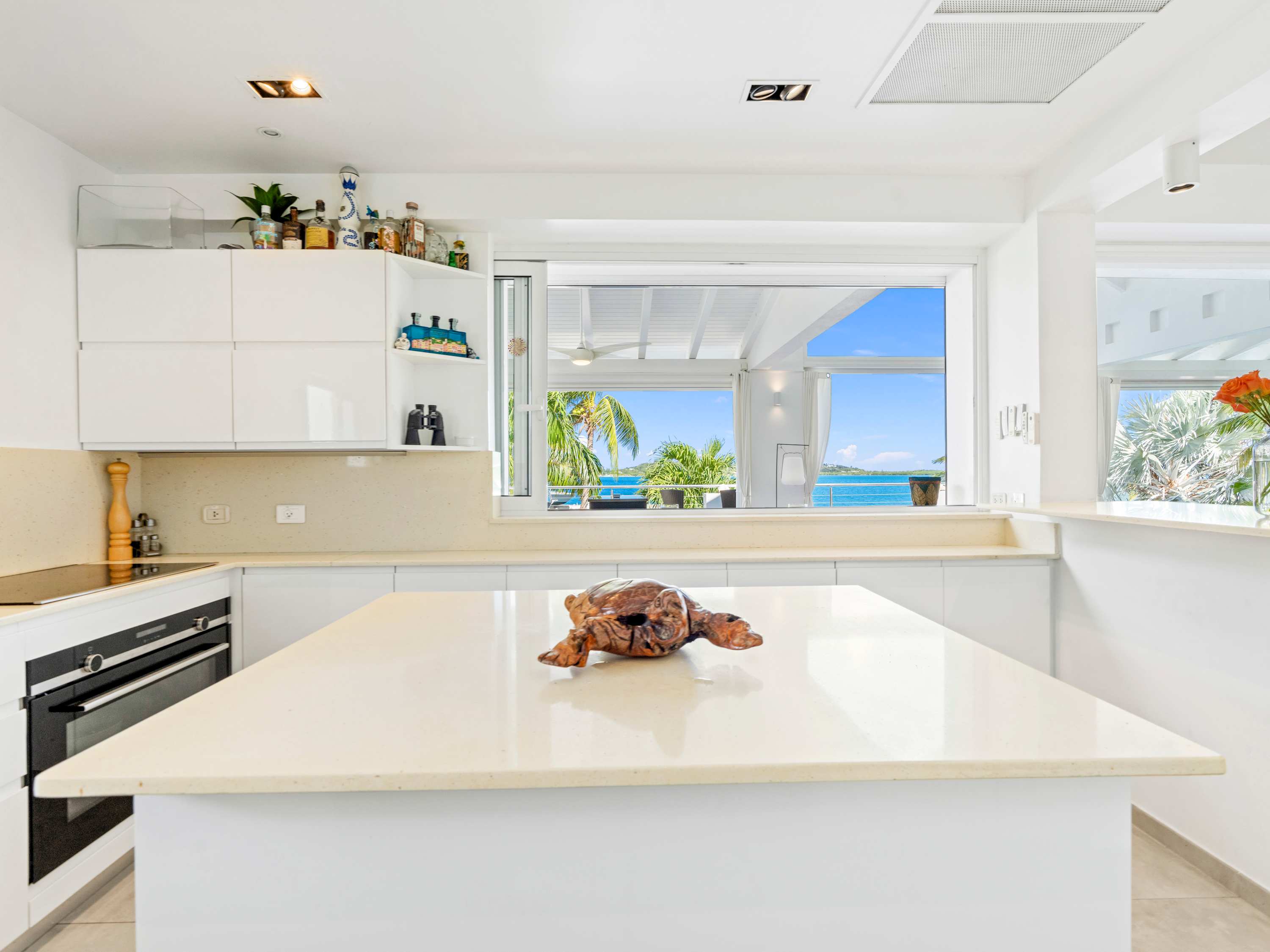 Abracadabra Estate, Beachfront Aqua Marina Villa with Private Pool and Boat Slip - Photo 11
