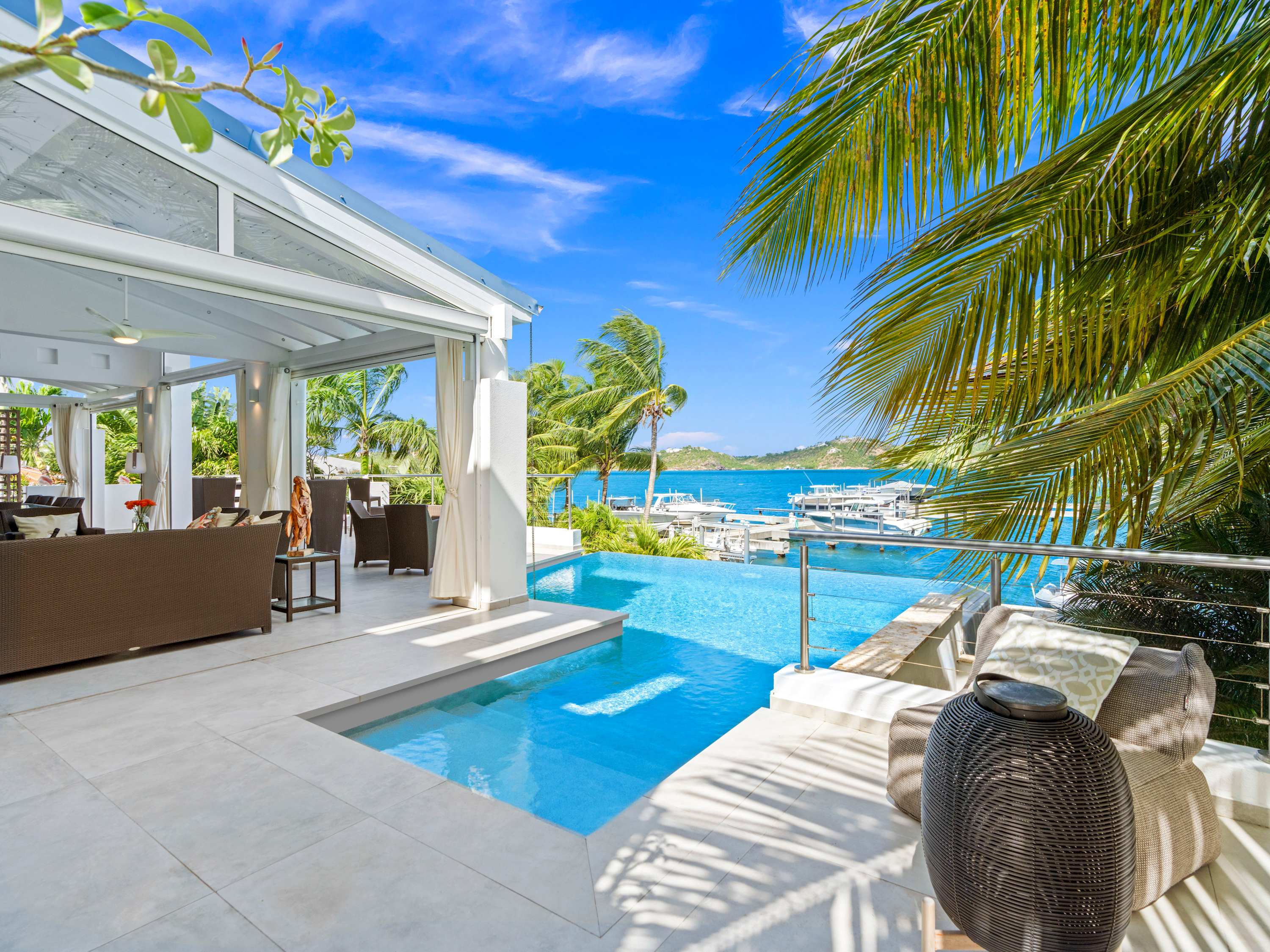 Abracadabra Estate, Beachfront Aqua Marina Villa with Private Pool and Boat Slip - Photo 19