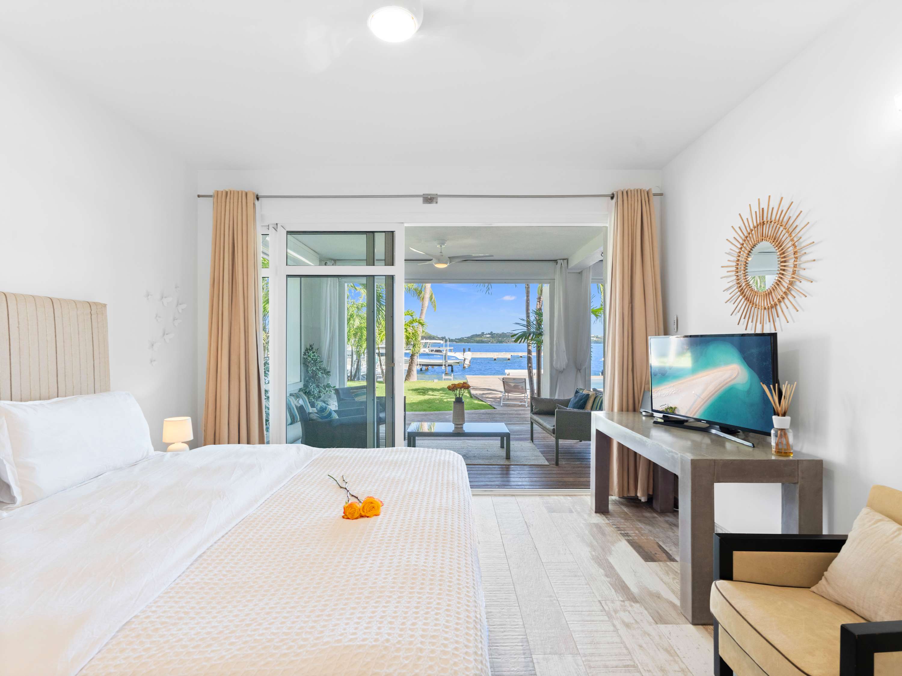 Abracadabra Estate, Beachfront Aqua Marina Villa with Private Pool and Boat Slip - Photo 23
