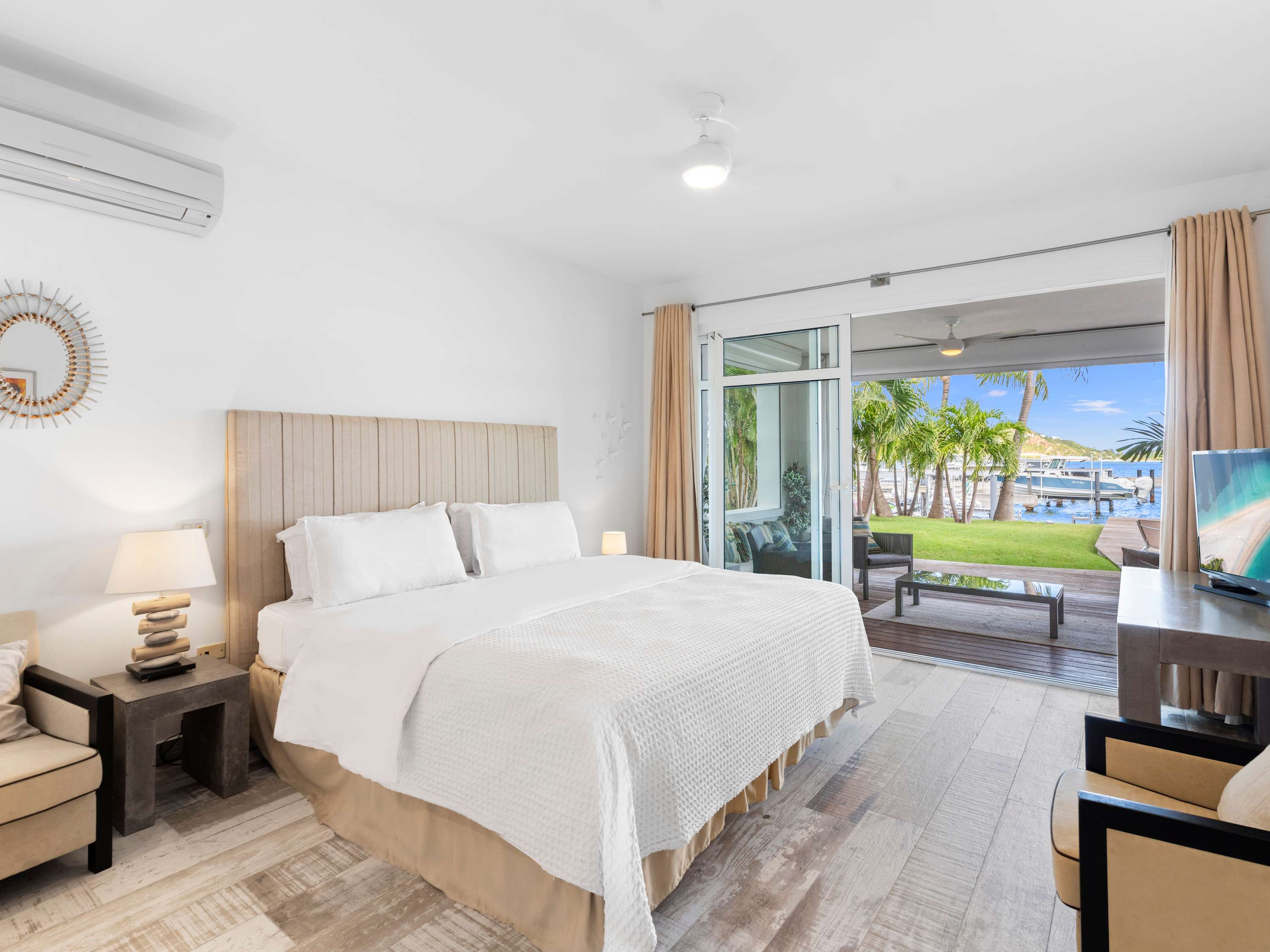 Abracadabra Estate, Beachfront Aqua Marina Villa with Private Pool and Boat Slip - Photo 24