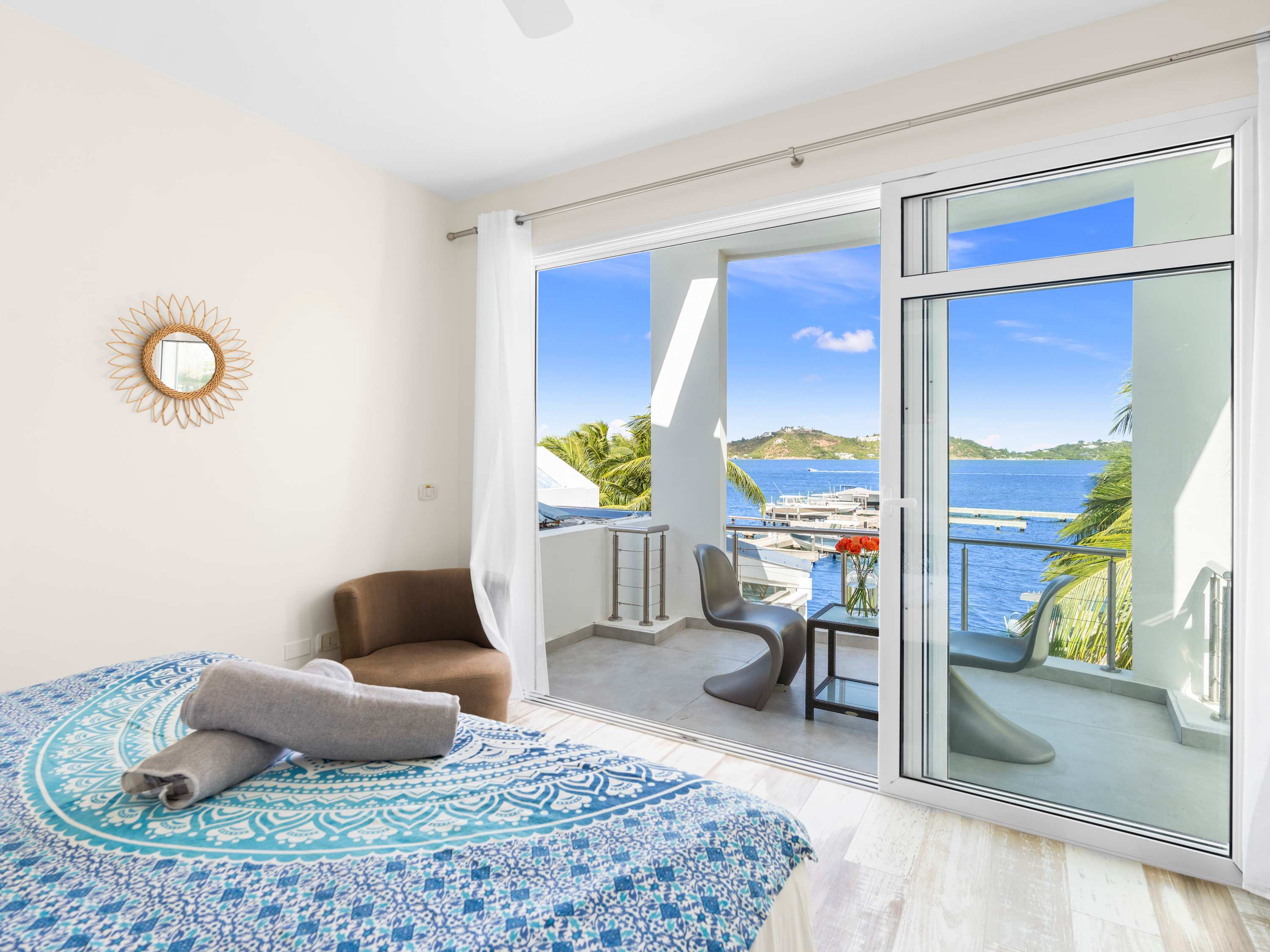Abracadabra Estate, Beachfront Aqua Marina Villa with Private Pool and Boat Slip - Photo 46