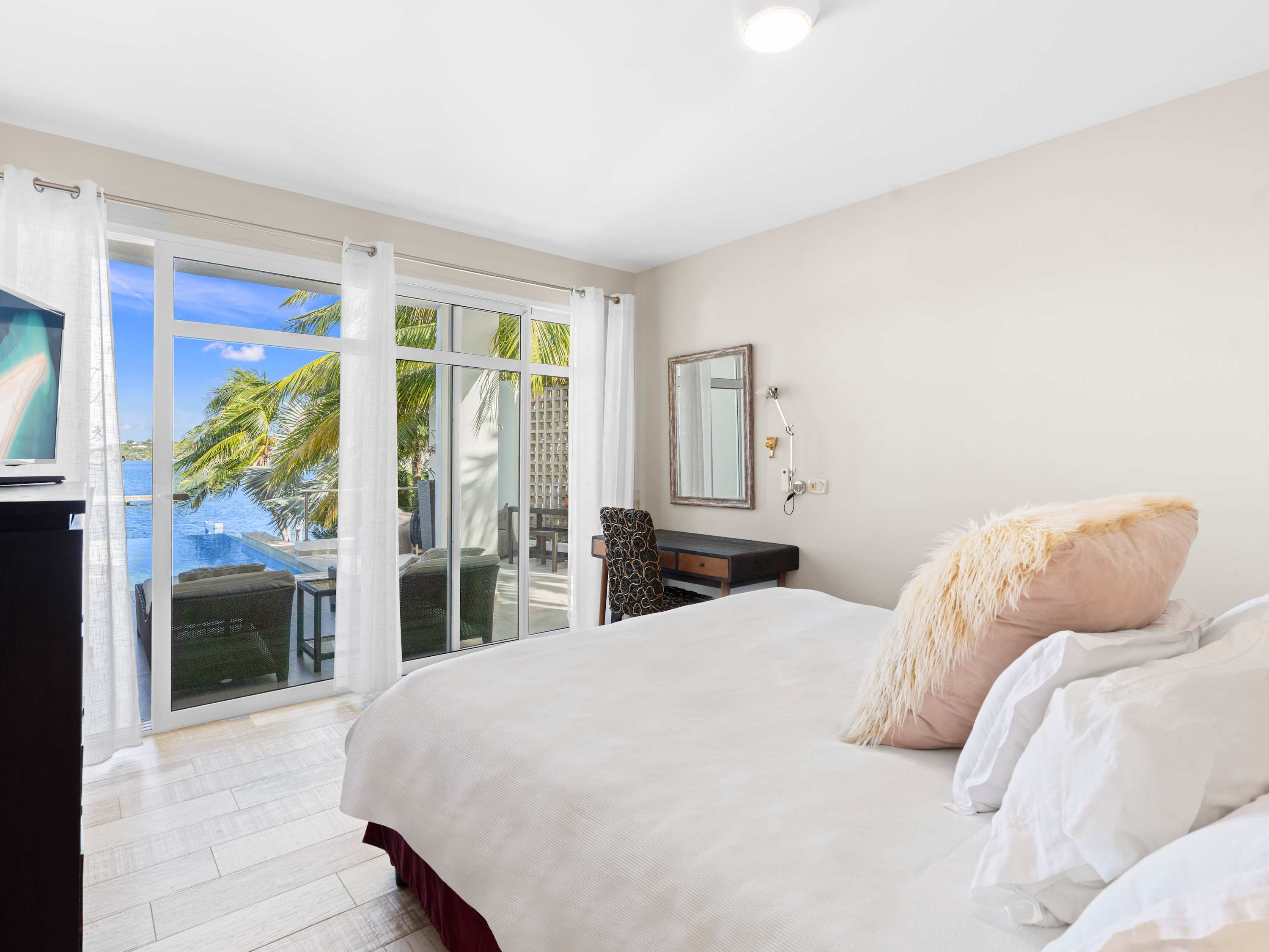 Abracadabra Estate, Beachfront Aqua Marina Villa with Private Pool and Boat Slip - Photo 50