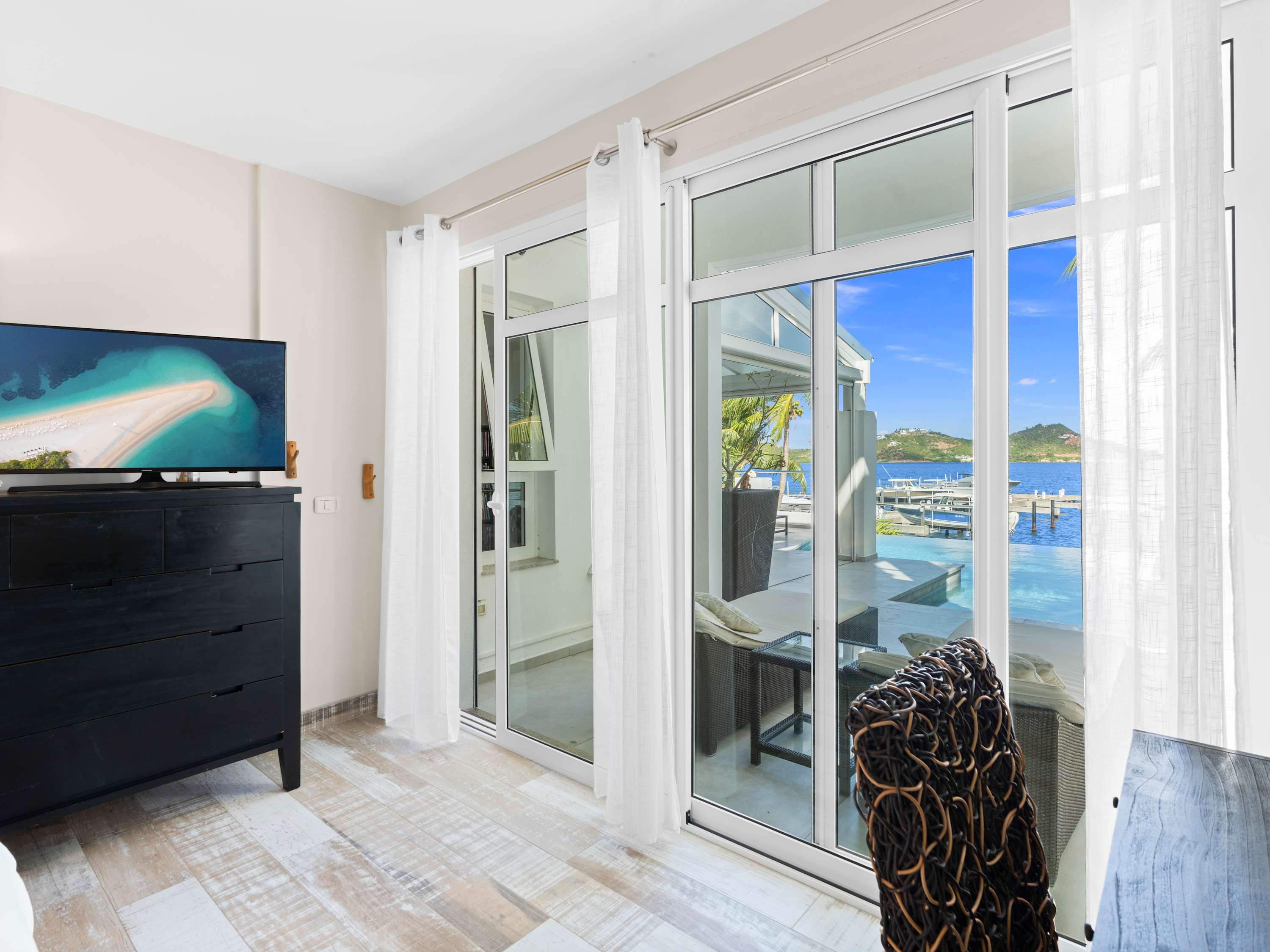 Abracadabra Estate, Beachfront Aqua Marina Villa with Private Pool and Boat Slip - Photo 52