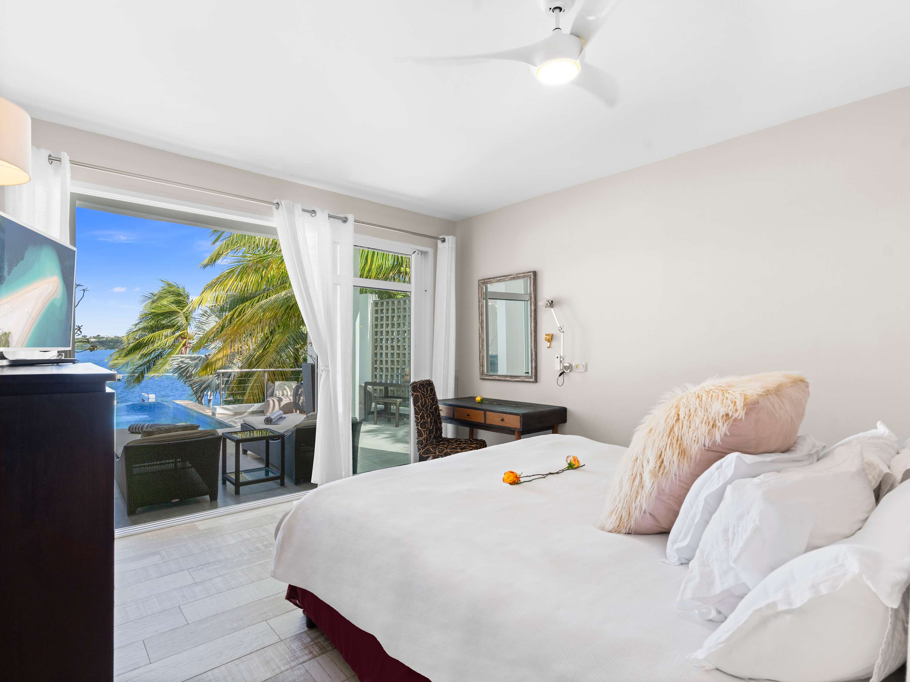 Abracadabra Estate, Beachfront Aqua Marina Villa with Private Pool and Boat Slip - Photo 54