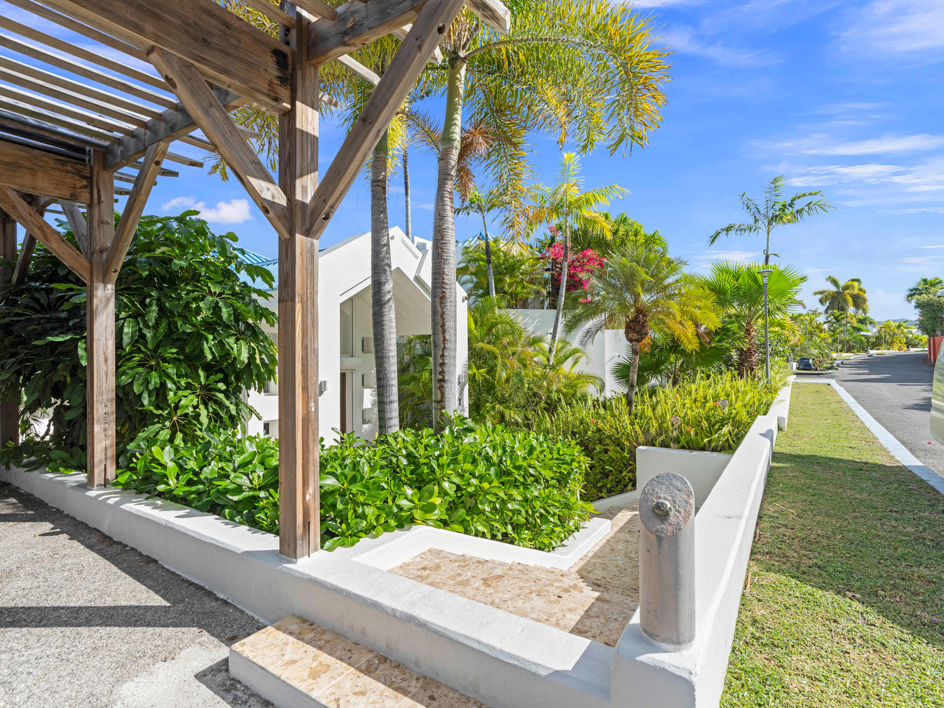 Abracadabra Estate, Beachfront Aqua Marina Villa with Private Pool and Boat Slip - Photo 64
