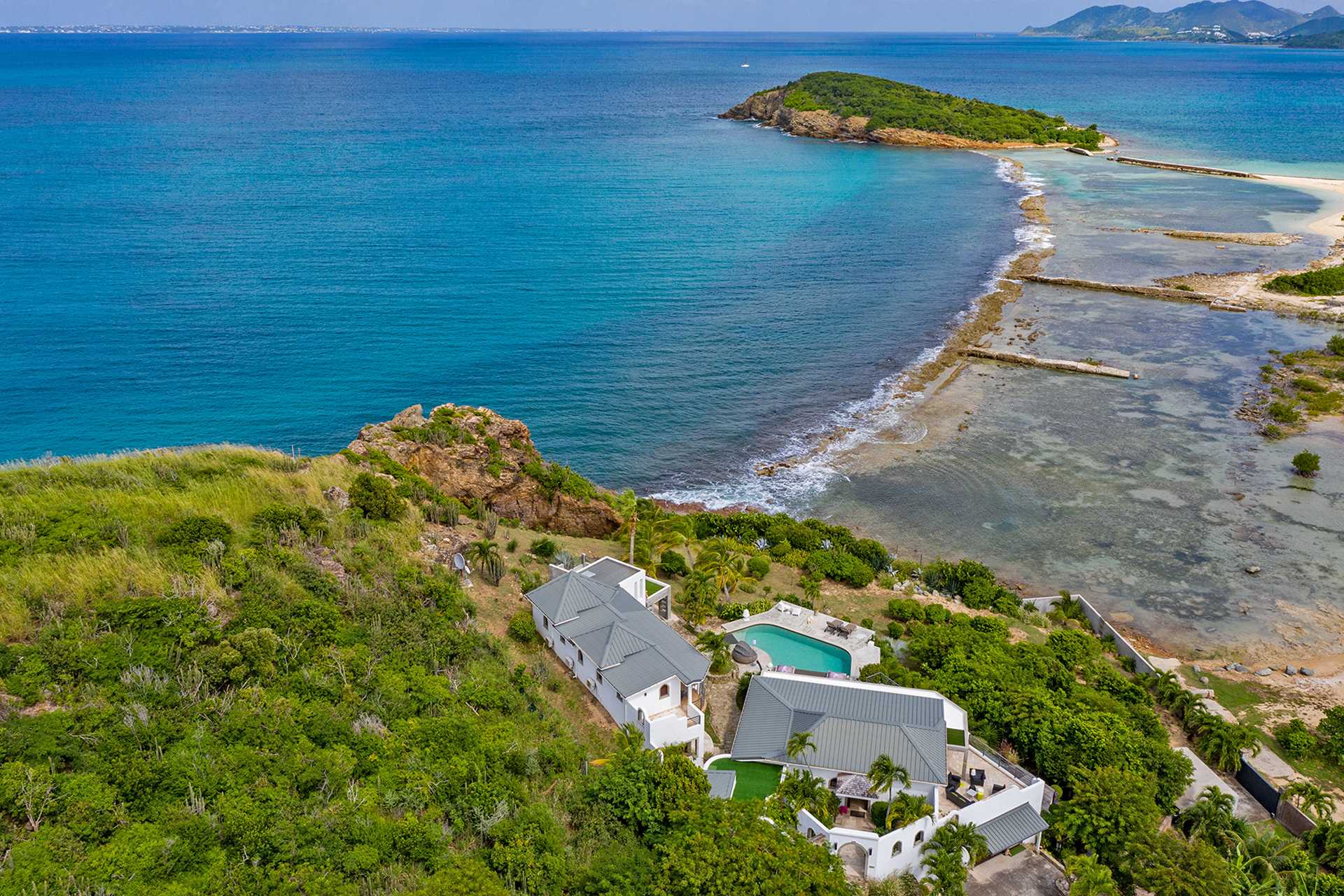 Villa Amethyst, Cliffside Calm on Pointe du Bluffe Gallery 1