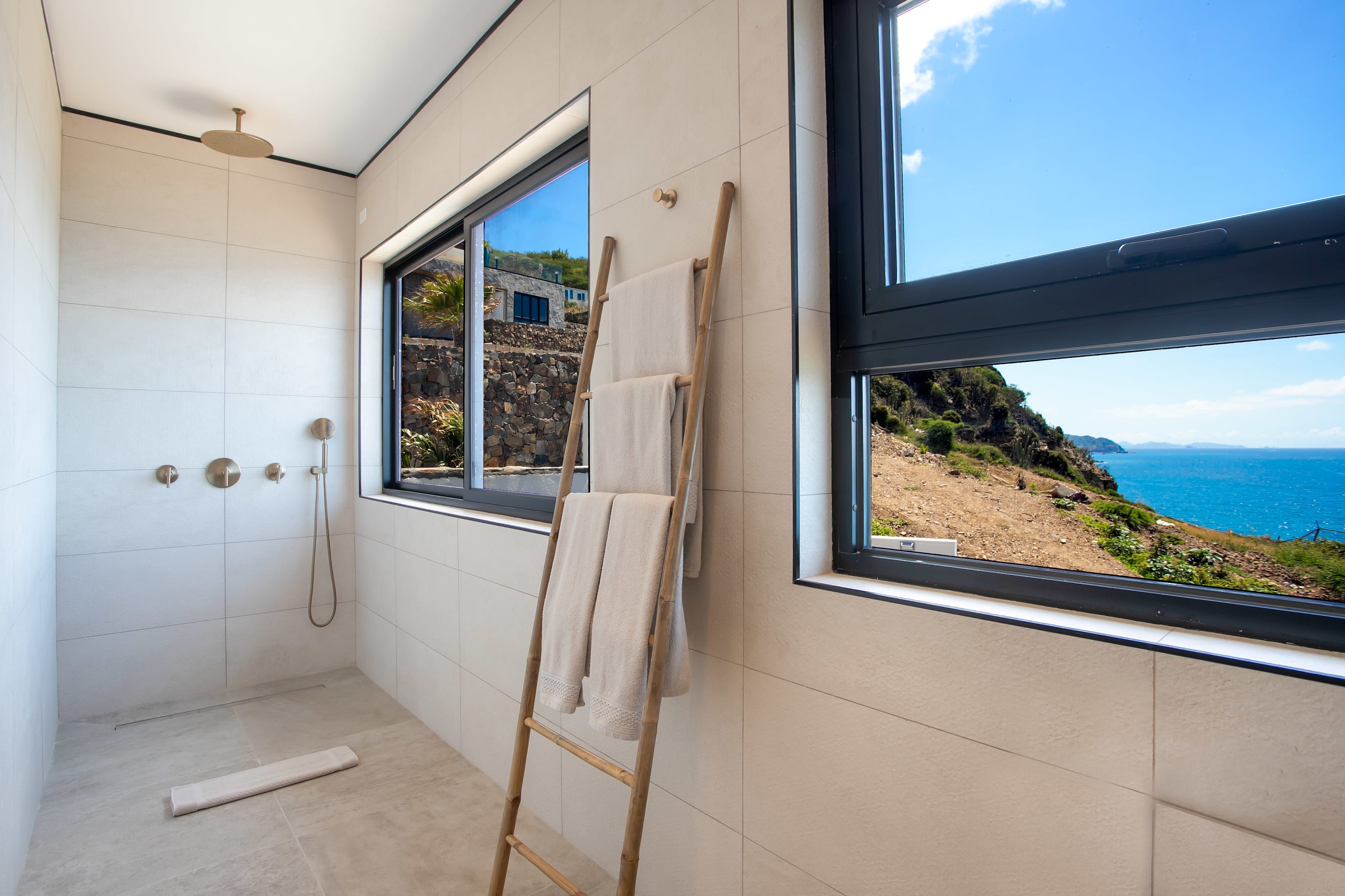Villa Aqua Vista, a Six Bedroom Beachfront Villa in Indigo Bay - Photo 12