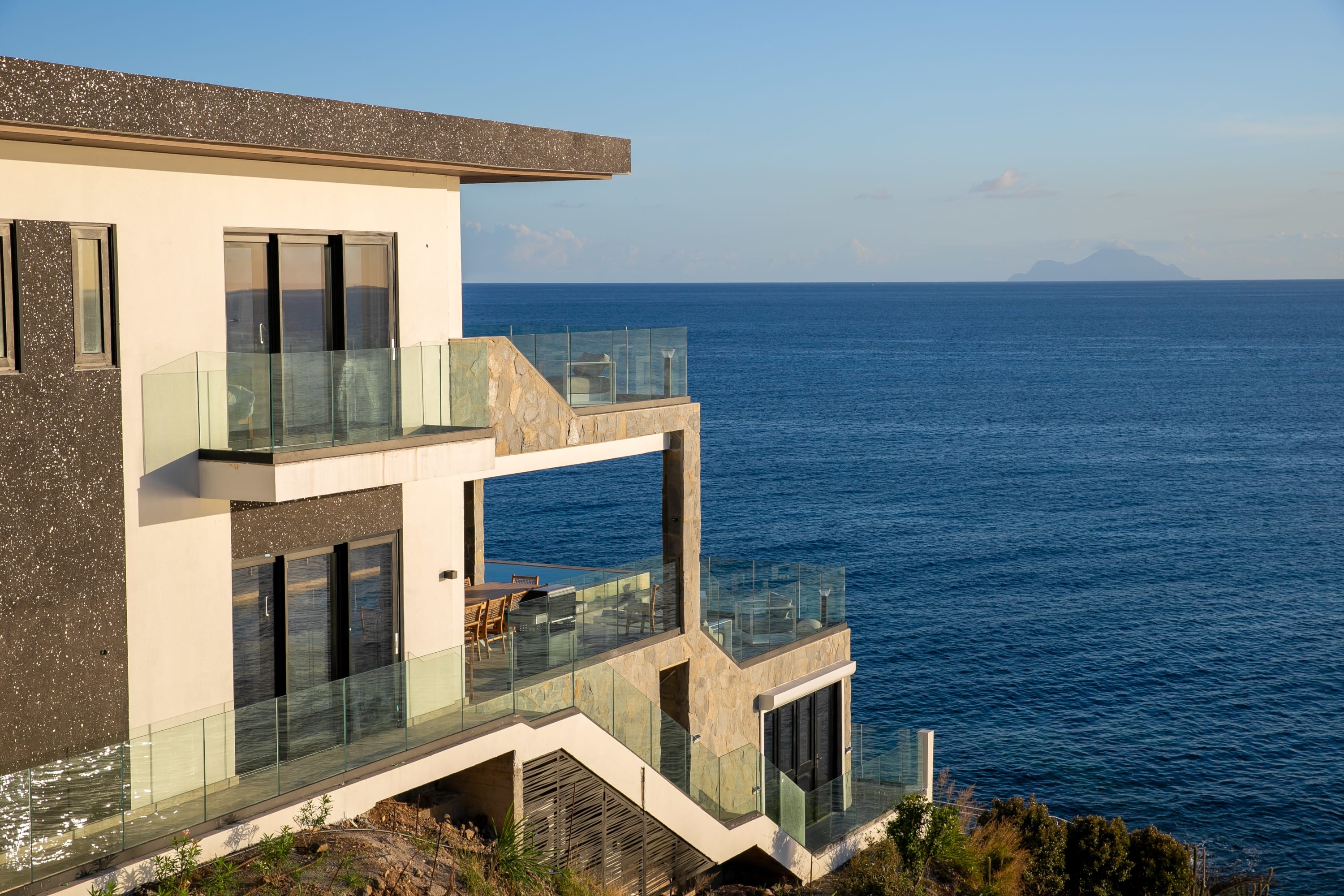 Villa Aqua Vista, a Six Bedroom Beachfront Villa in Indigo Bay Gallery 3