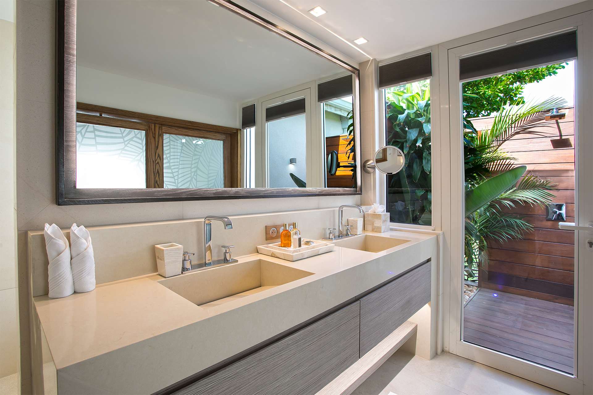 Villa Avanti, Terres Basses Ocean-View Estate with Heated Pool and Cinema Room - Photo 45