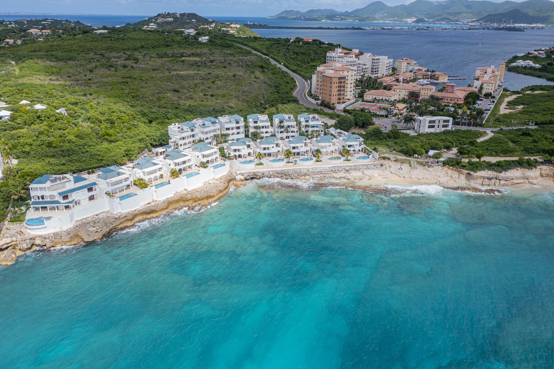 Villa Bahari at Shore Pointe, Oceanfront Cupecoy Villa with Private Pool and Sea-View Terraces