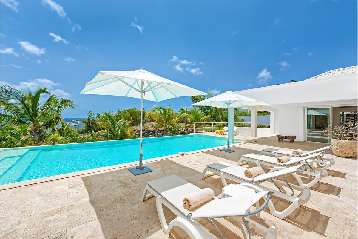 Villa Bamboo, an Ocean-View Two-Bedroom Villa in Terres Basses Gallery 2