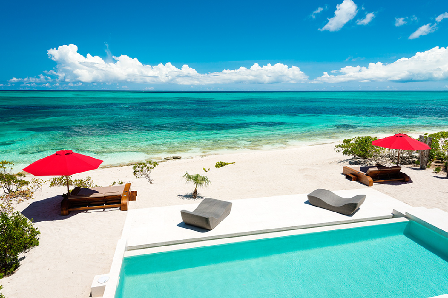 Beach Kandi, Grace Bay Beachfront Villa with Infinity Pool and Two King Suites Gallery 1