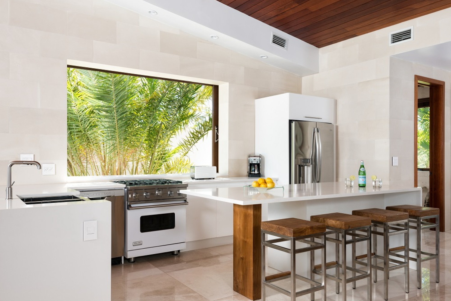 Beach Kandi, Grace Bay Beachfront Villa with Infinity Pool and Two King Suites - Photo 7