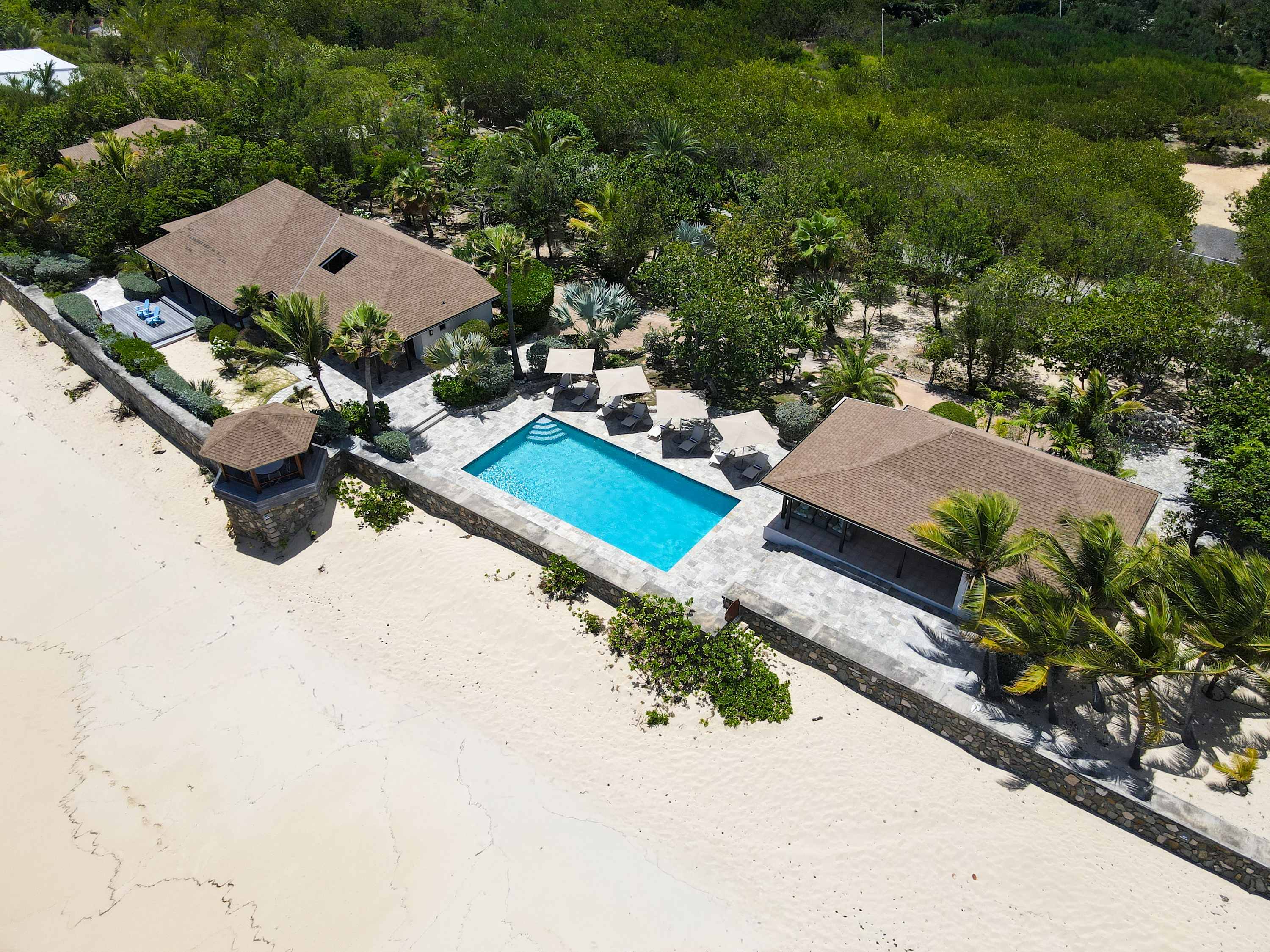 Blue Beach, Beachfront Villa on Baie Longue in Terres Basses Gallery 1