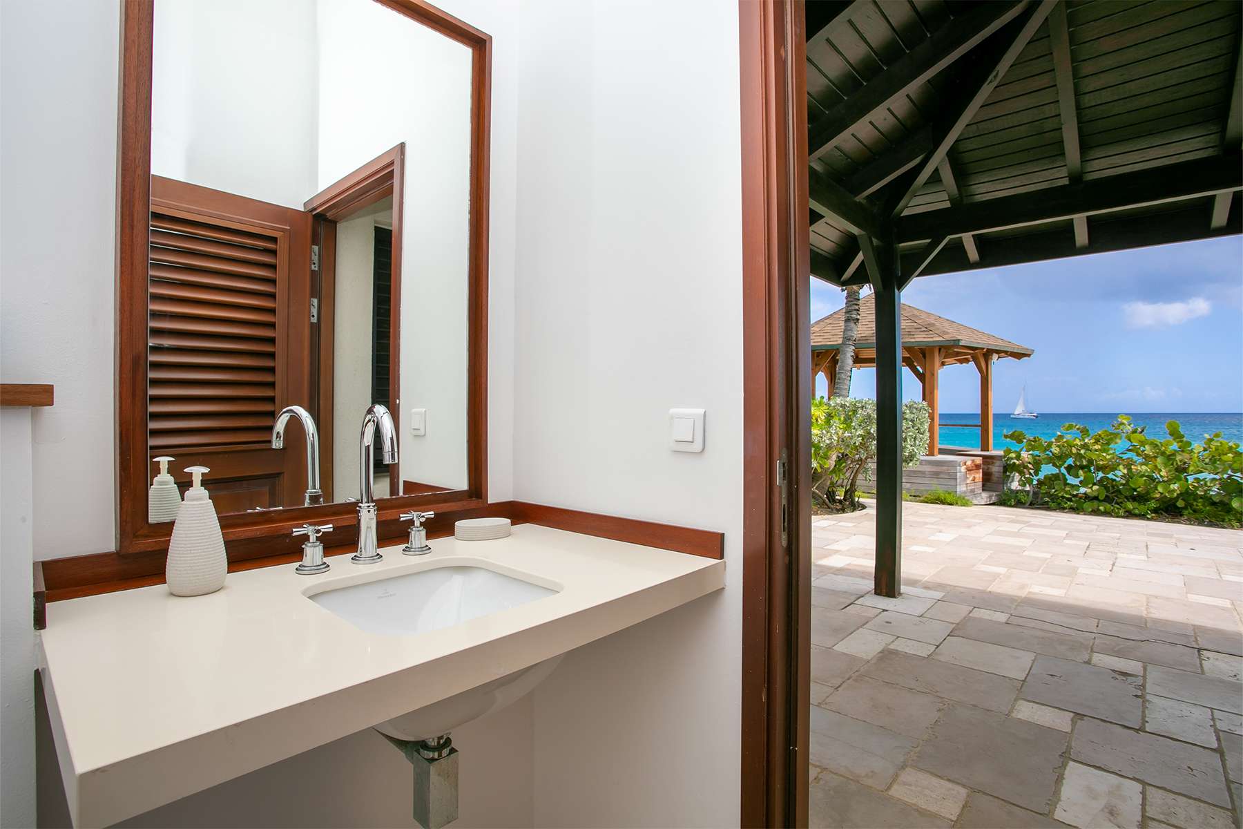 Blue Beach, Beachfront Villa on Baie Longue in Terres Basses - Photo 25