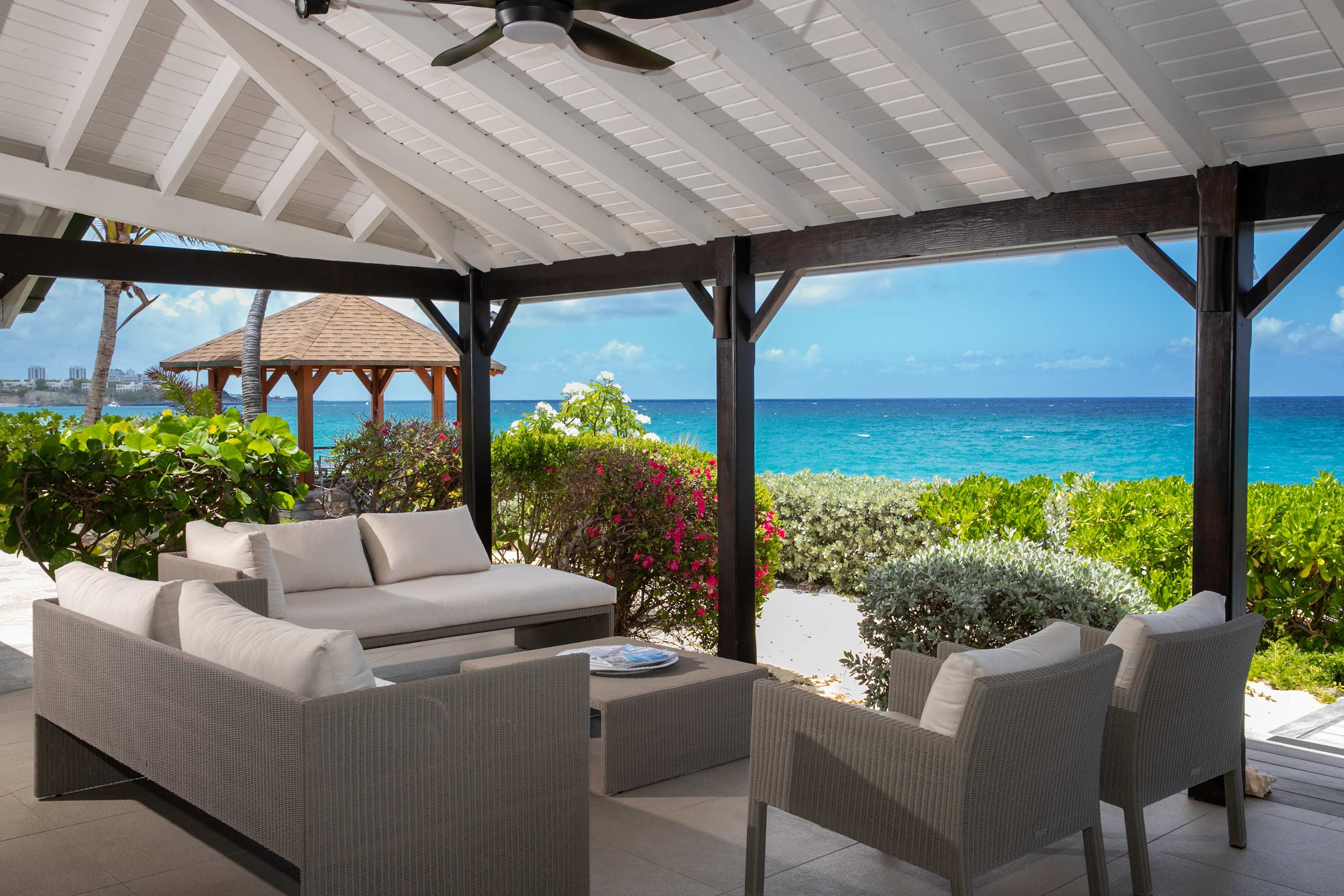 Blue Beach, Beachfront Villa on Baie Longue in Terres Basses - Photo 9