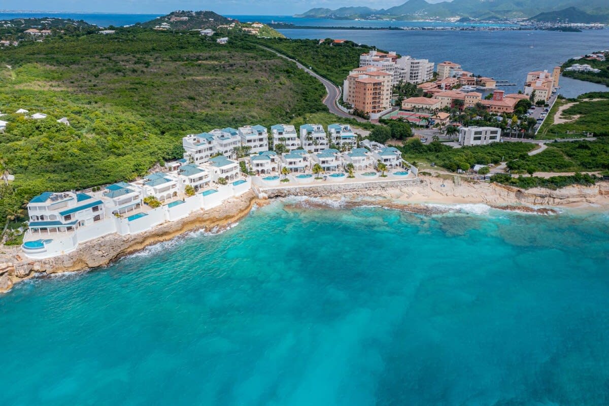 Villa Blue Dove at Shore Pointe, Cupecoy Beach Villa with Rooftop Pool
