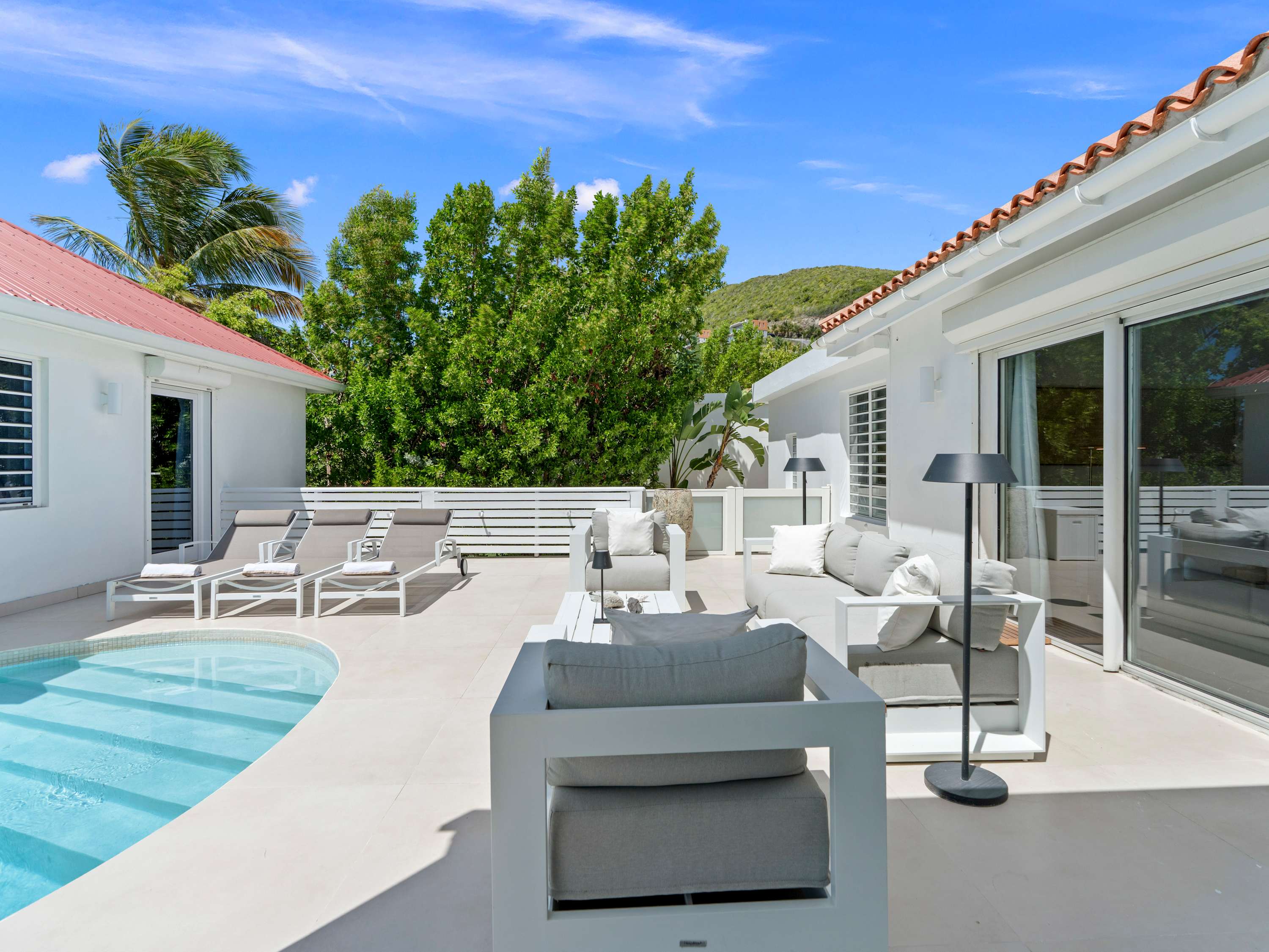Bright Waters: Oceanfront Villa on Tamarin Hill with Private Pool - Photo 11