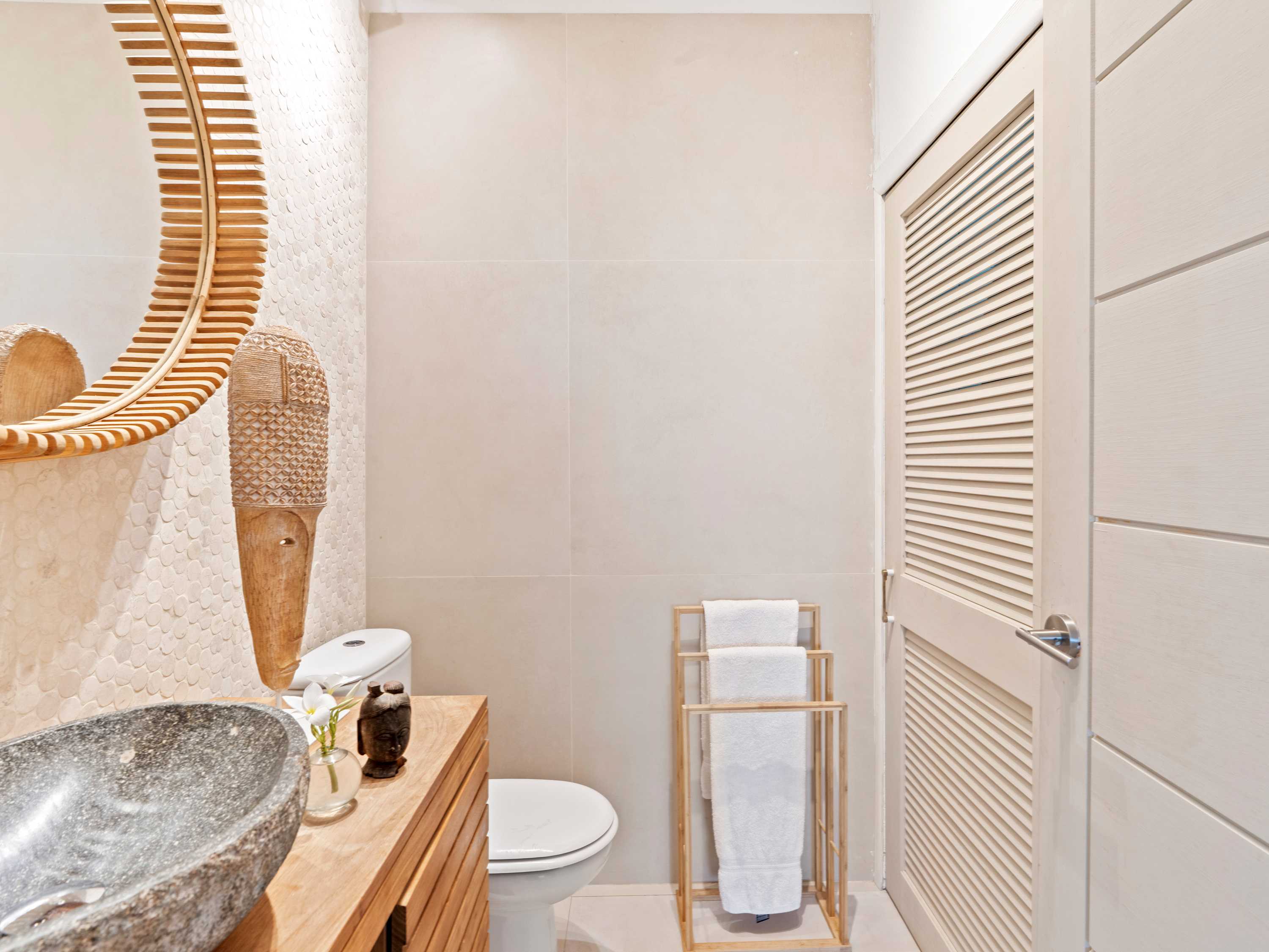 Bright Waters: Oceanfront Villa on Tamarin Hill with Private Pool - Photo 48