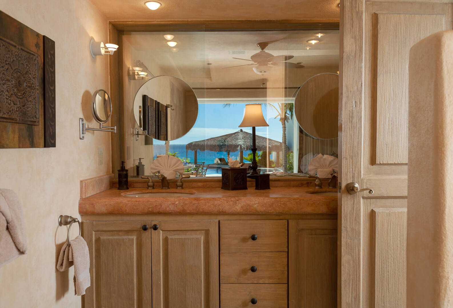 Casa Alcini, Beachfront Pedregal Villa with 8 Bedrooms, Heated Pool and Private Casita - Photo 23