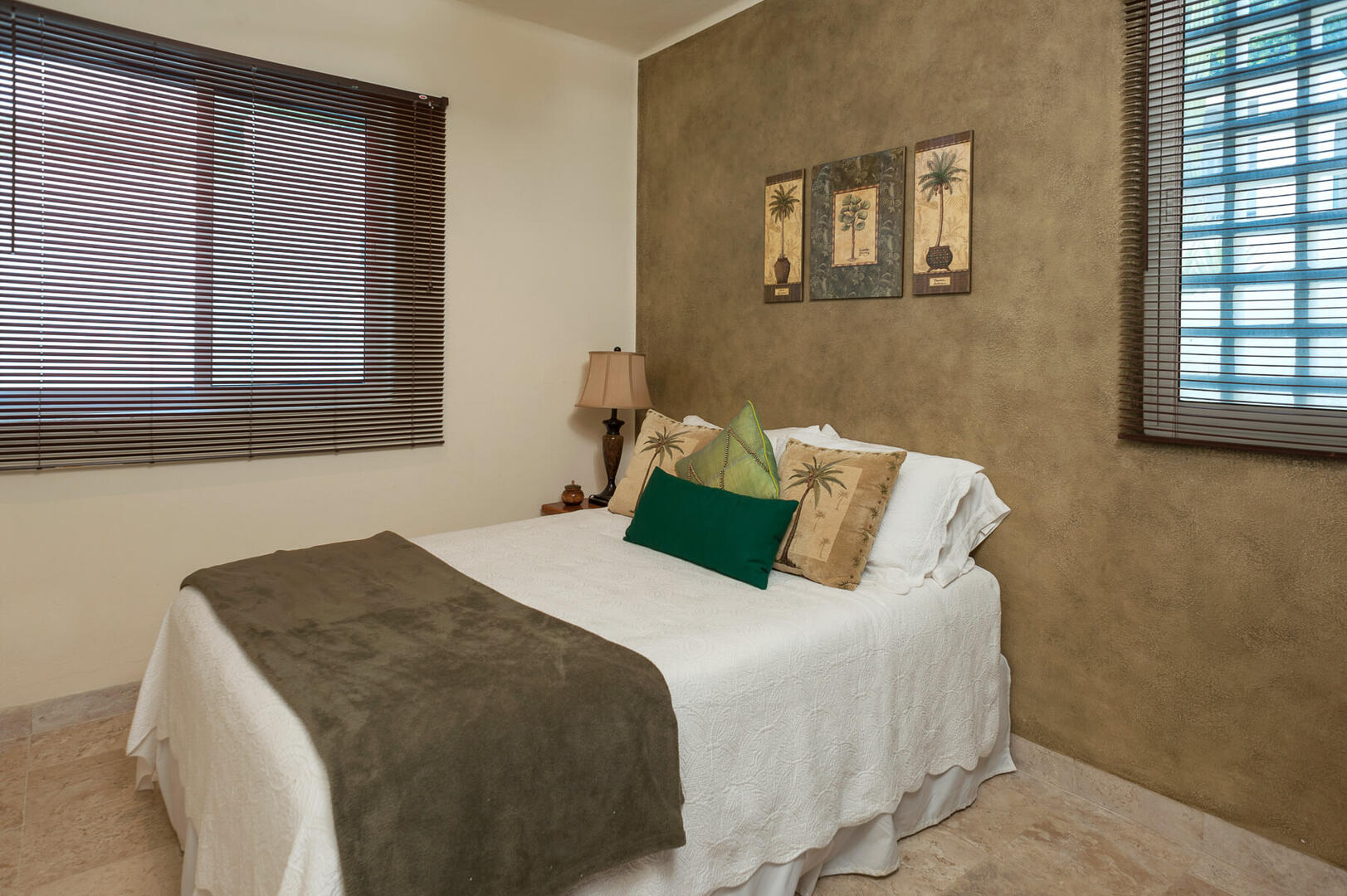 Casa Alcini, Beachfront Pedregal Villa with 8 Bedrooms, Heated Pool and Private Casita - Photo 26