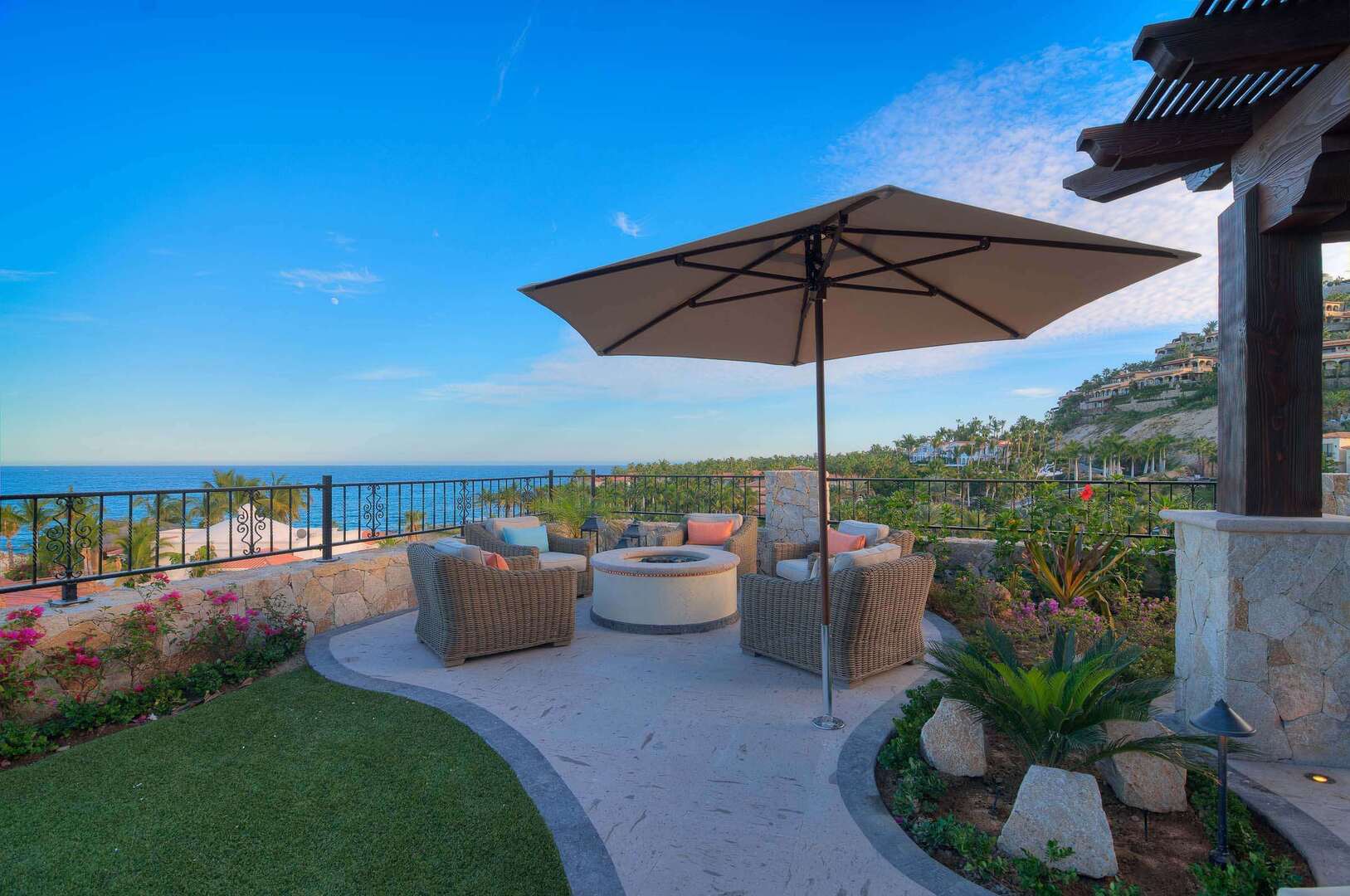 Casa Bella Villa, Ocean View Palmilla Estate with Butler, Cook and Golf Cart Gallery 2