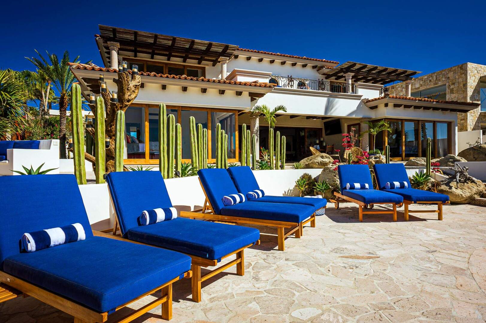 Casa Carreta, Beachfront Hacienda Beside Esperanza Beach Club in Punta Ballena