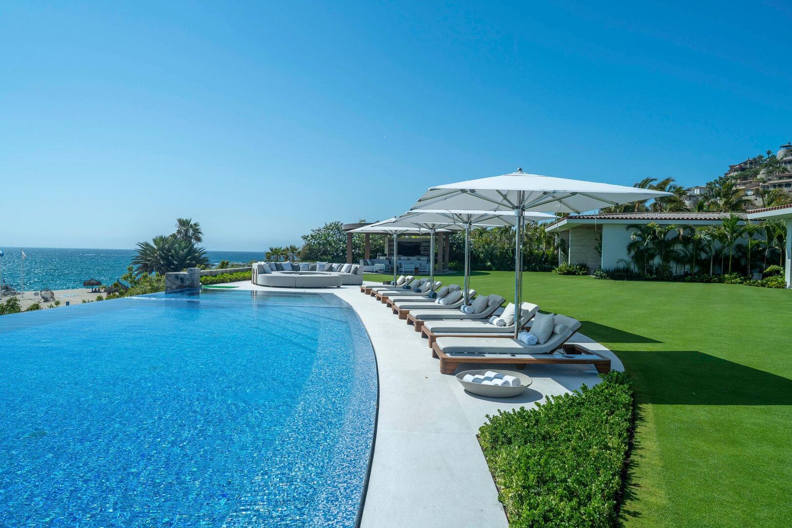 Casa Elije, a 10 Bedroom Beachfront Estate on Palmilla Cove Gallery 1