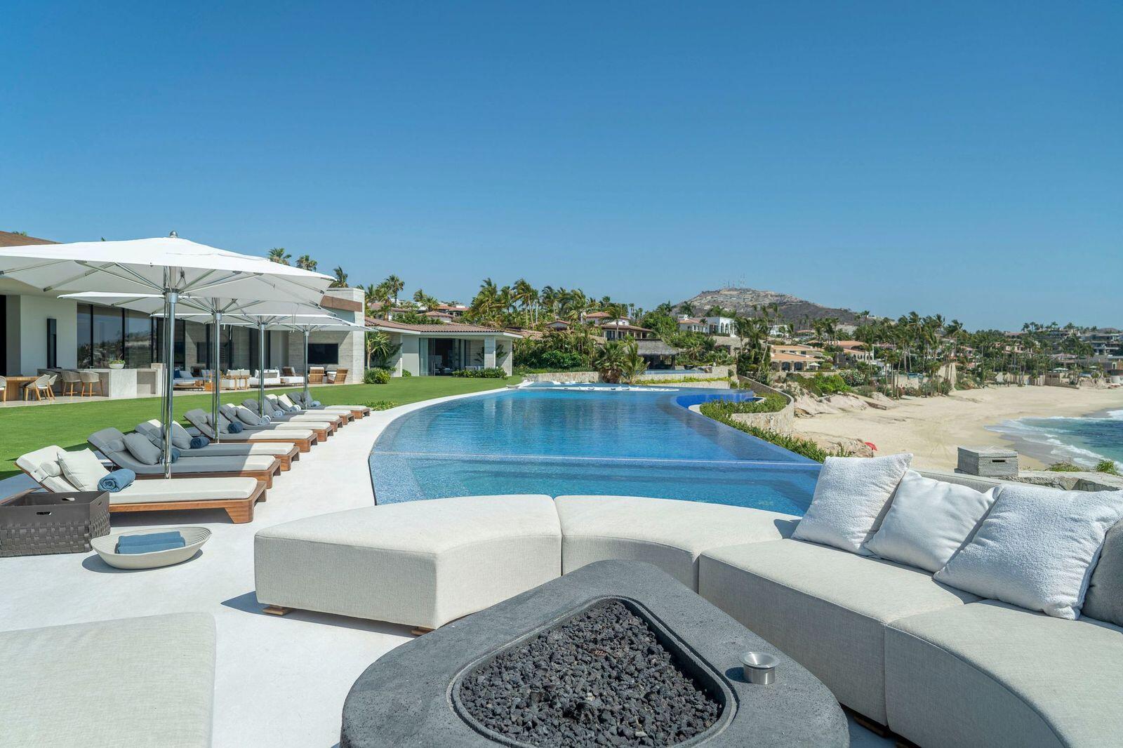 Casa Elije, a 10 Bedroom Beachfront Estate on Palmilla Cove Gallery 2