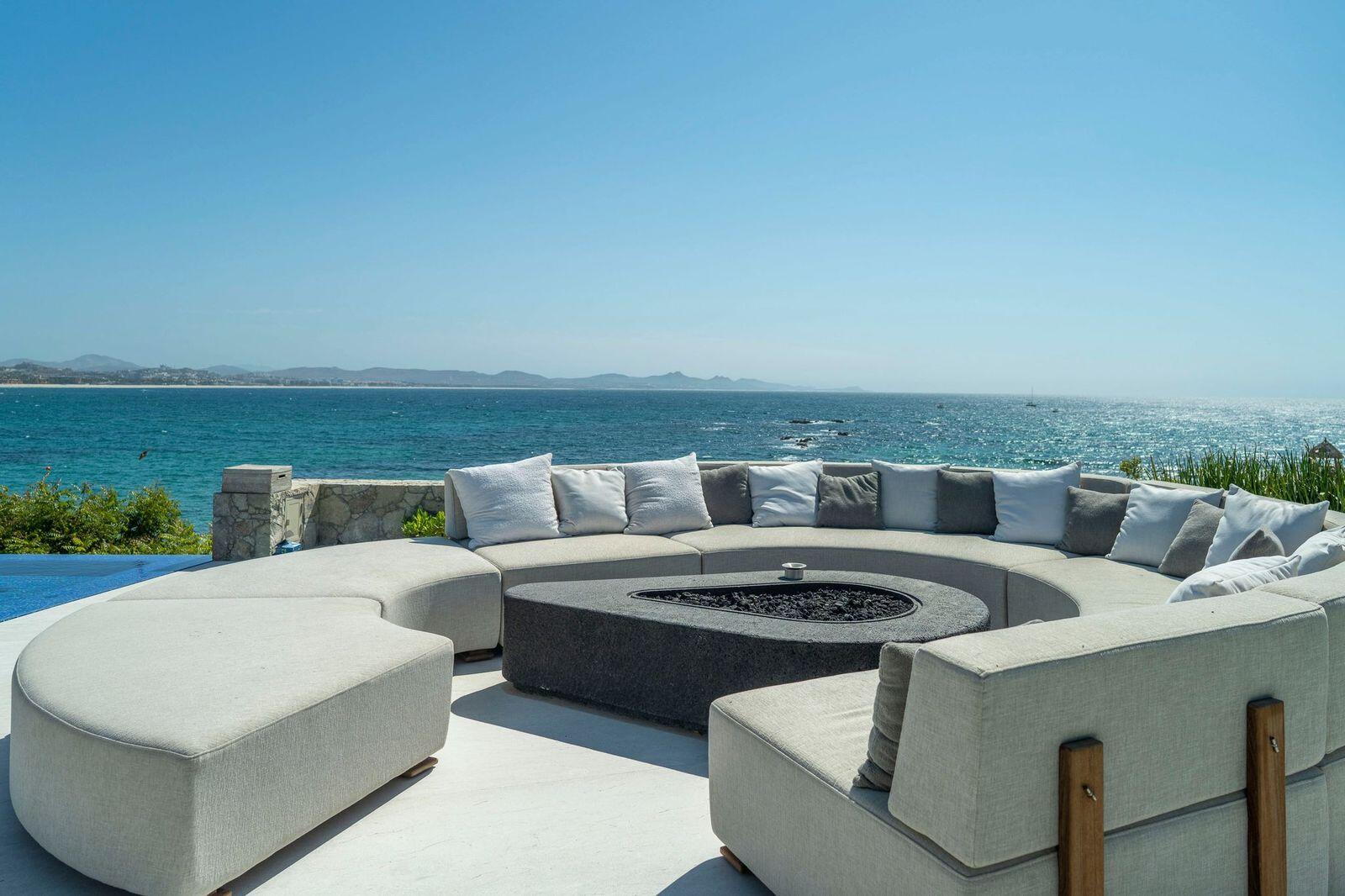 Casa Elije, a 10 Bedroom Beachfront Estate on Palmilla Cove Gallery 3