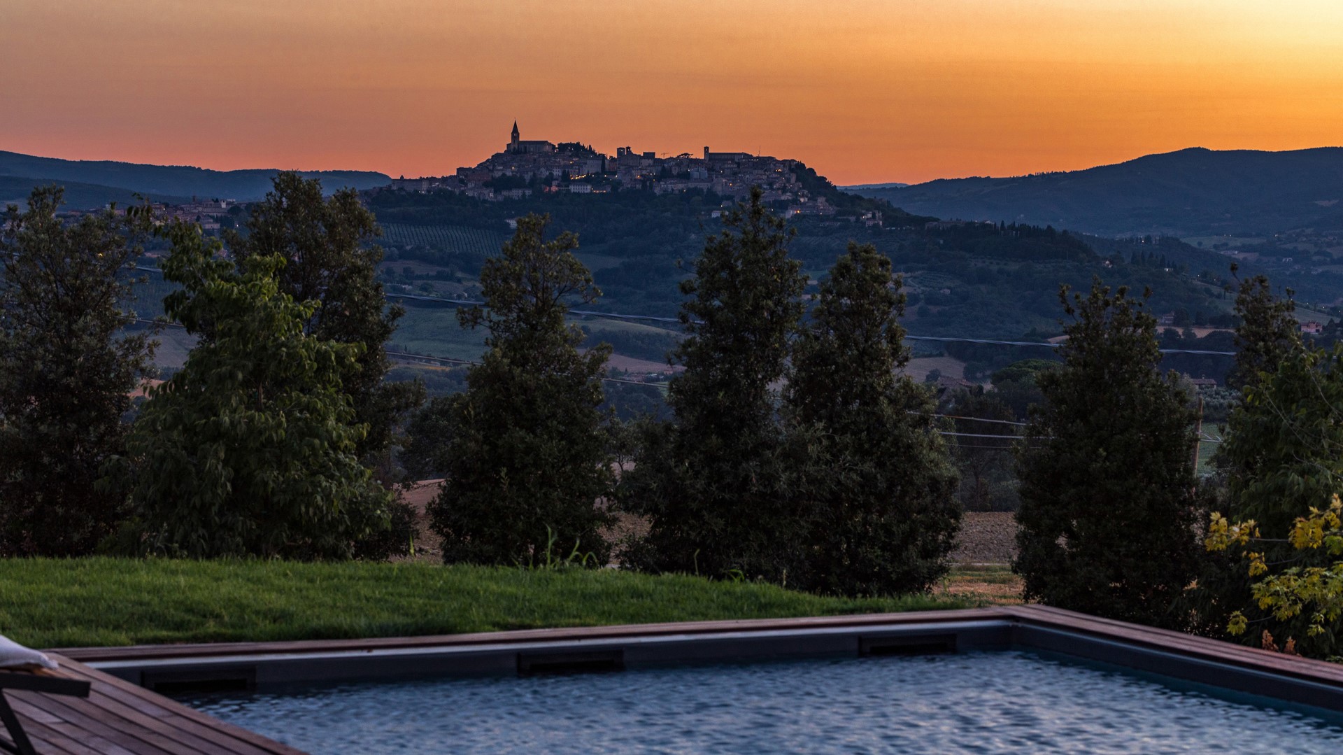 Casale The Place, Industrial-Chic Stone Villa with Pool Near Todi Gallery 2