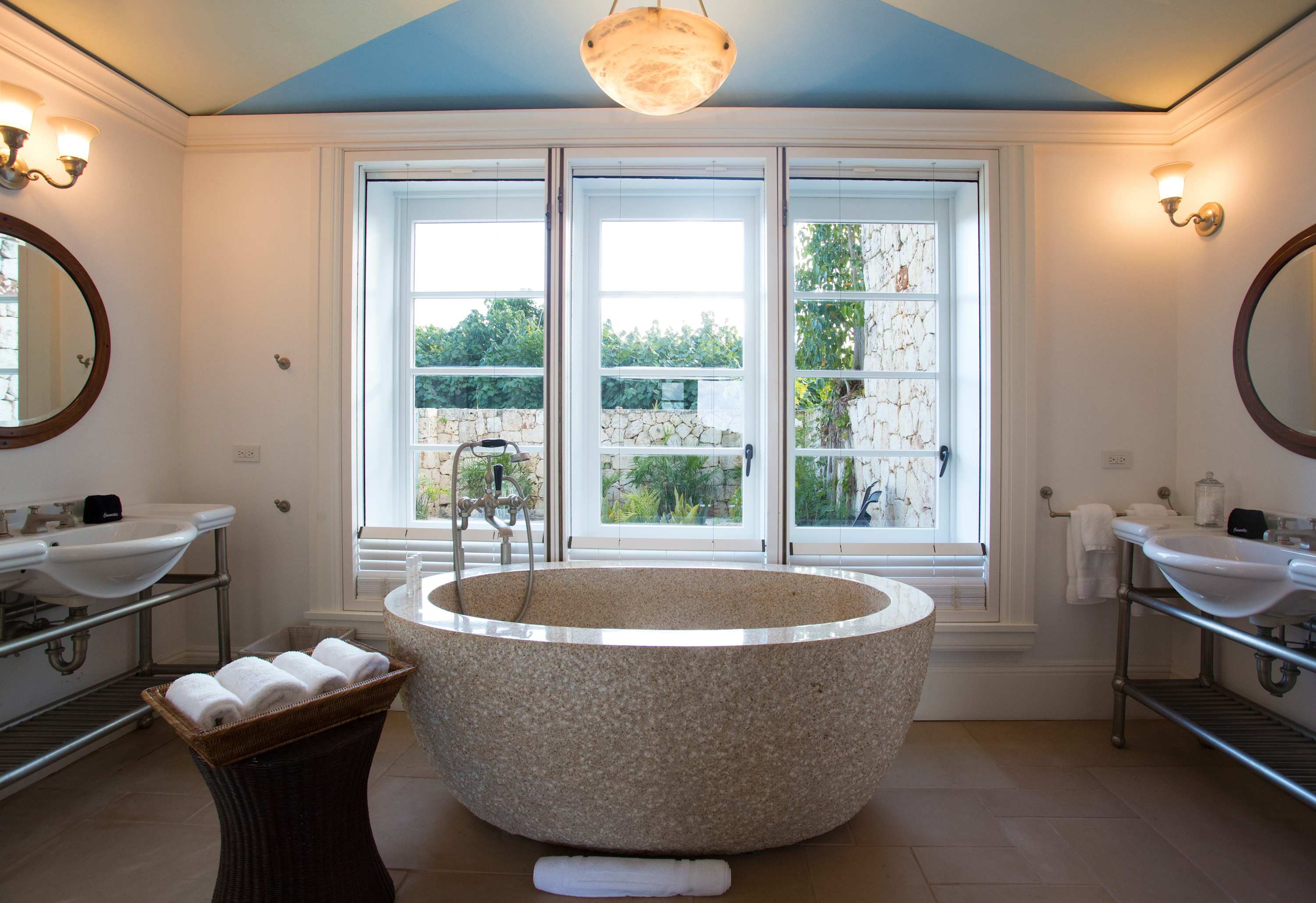 Coral Estate, Eight Bedroom Beachfront Estate on Long Bay Beach - Photo 43