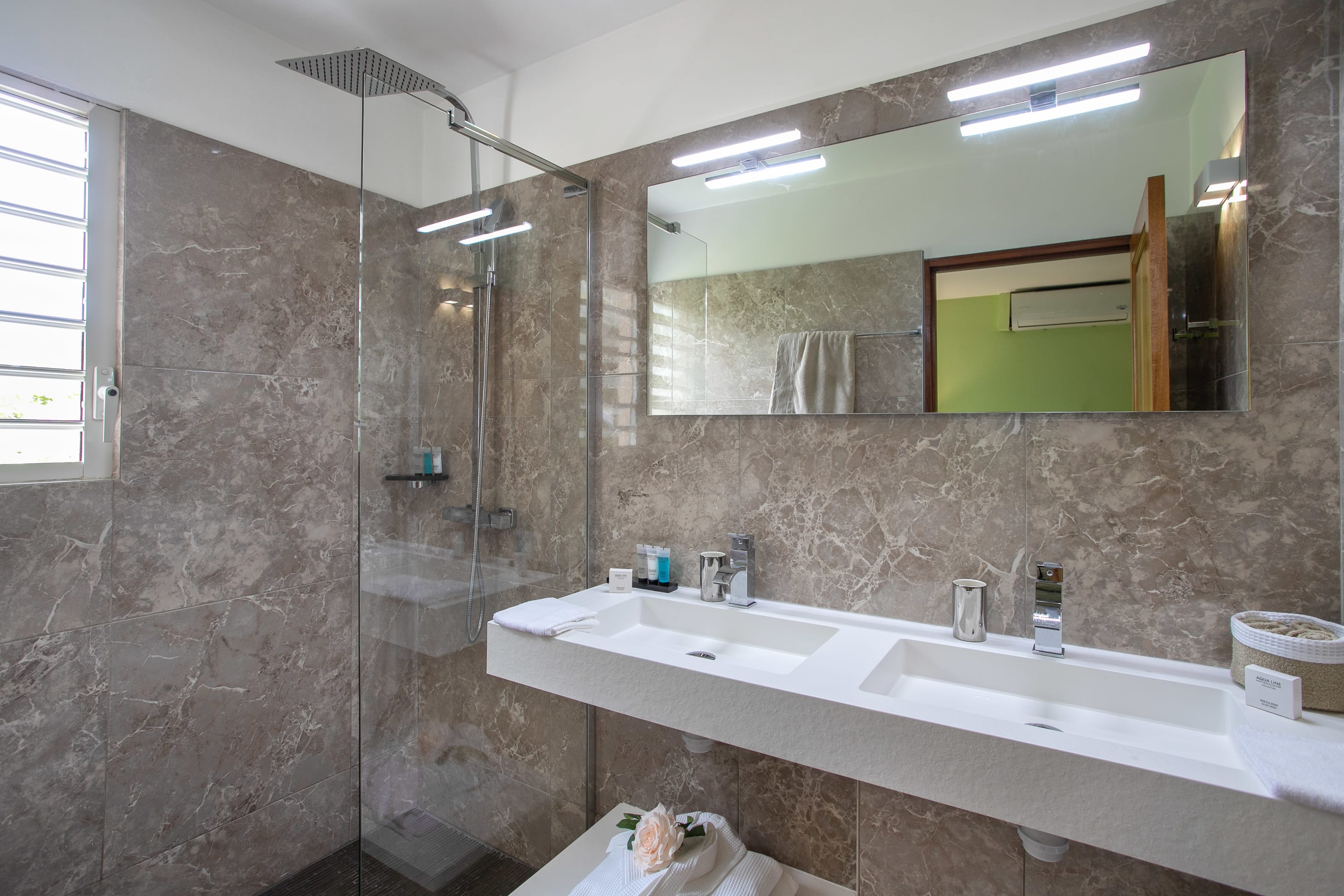 Dream in Blue, Five King Suites Above the Caribbean in Mont Choisy - Photo 32