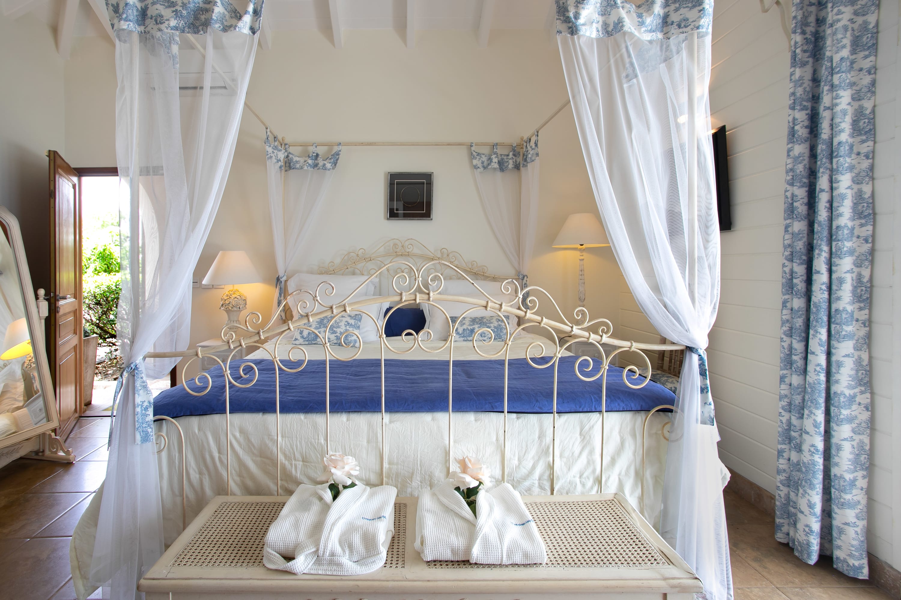 Dream in Blue, Five King Suites Above the Caribbean in Mont Choisy - Photo 37