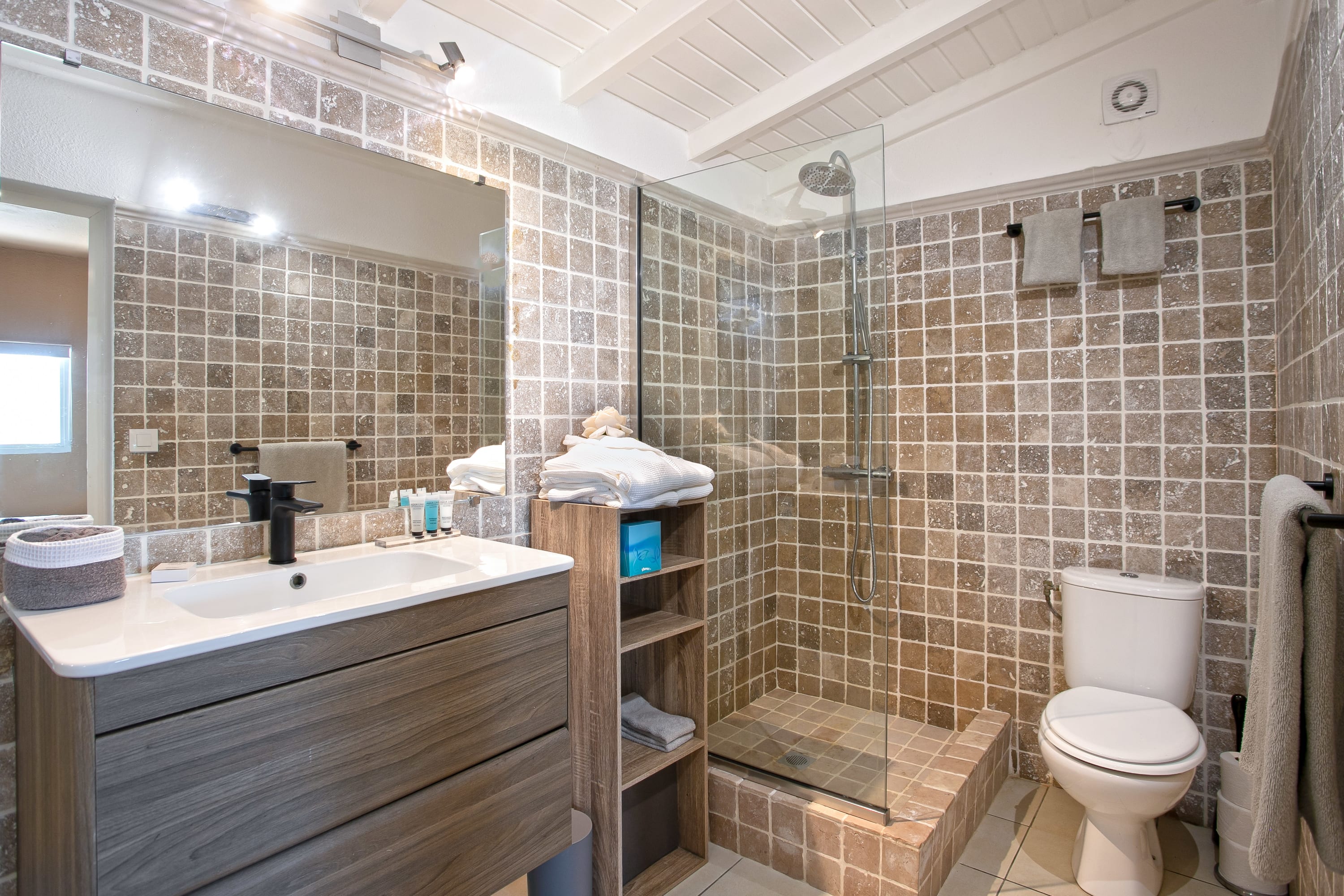 Dream in Blue, Five King Suites Above the Caribbean in Mont Choisy - Photo 43