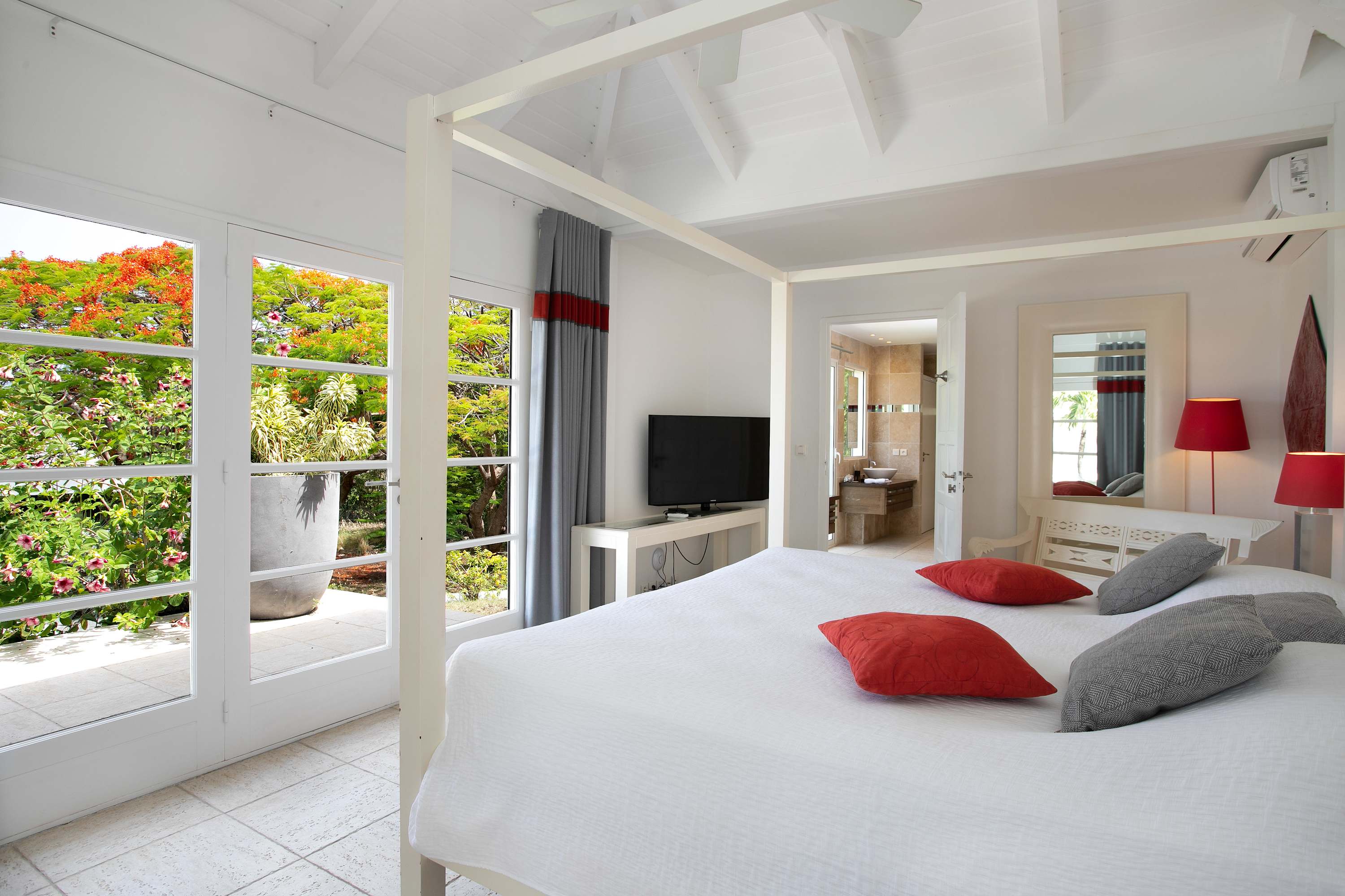 Villa Encore in Terres Basses, Six Ensuite Bedrooms with Heated Pool and Ocean Views - Photo 27