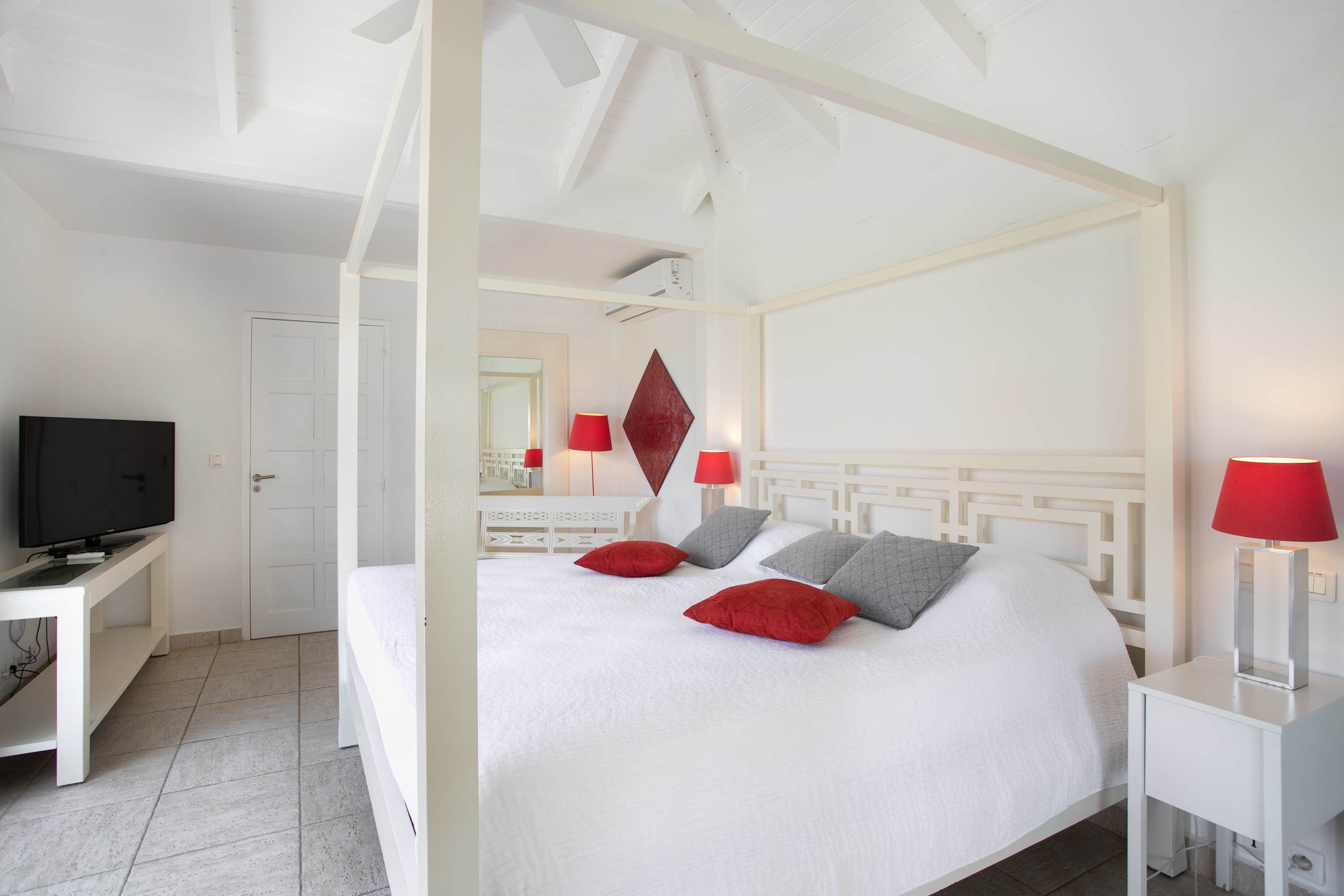 Villa Encore in Terres Basses, Six Ensuite Bedrooms with Heated Pool and Ocean Views - Photo 28
