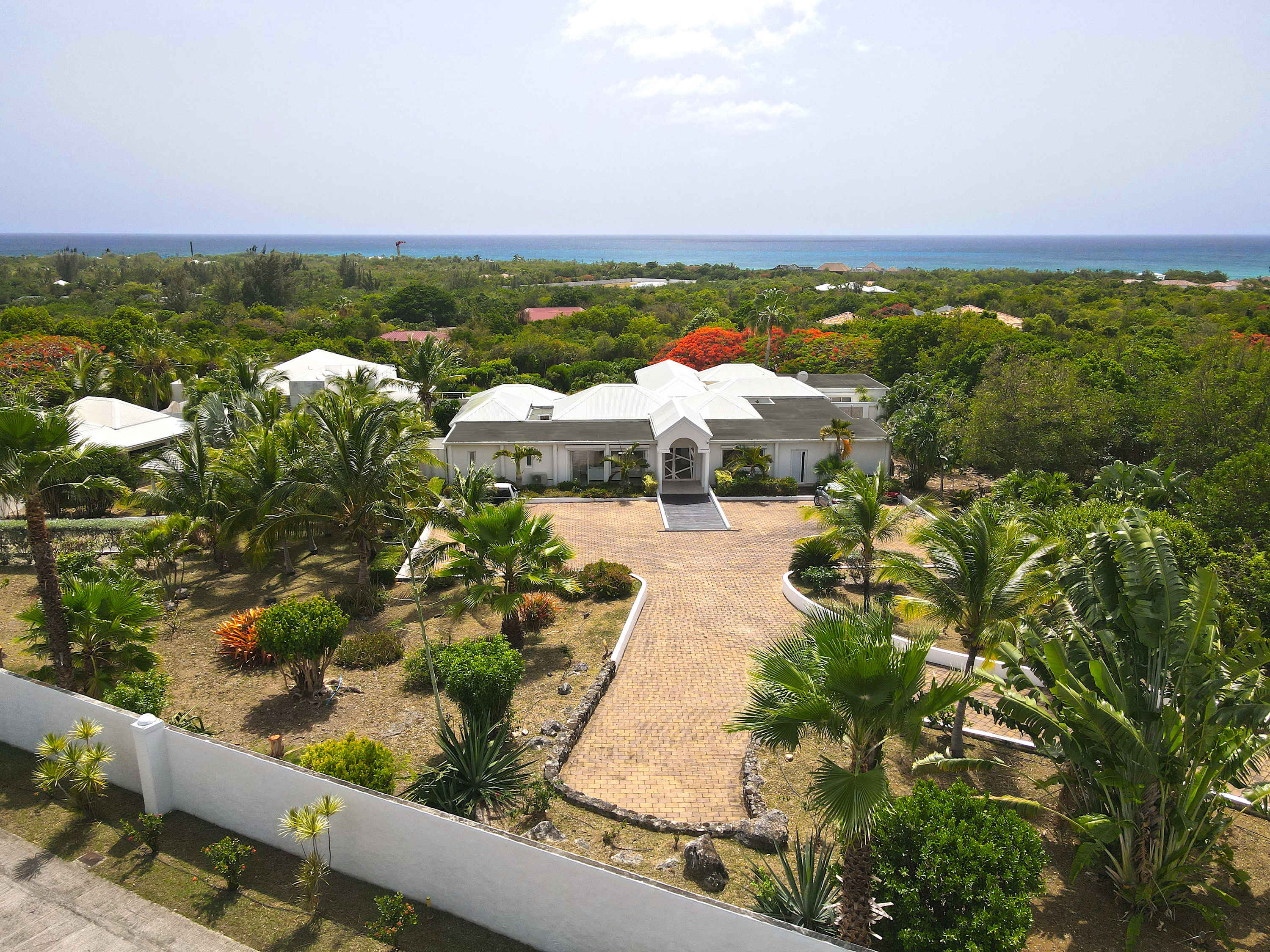 Villa Encore in Terres Basses, Six Ensuite Bedrooms with Heated Pool and Ocean Views Gallery 2