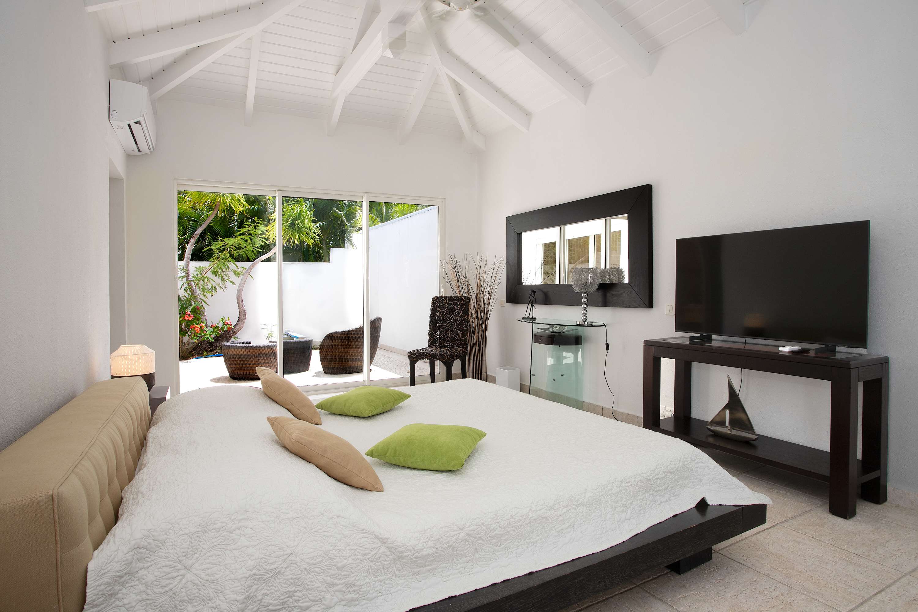 Villa Encore in Terres Basses, Six Ensuite Bedrooms with Heated Pool and Ocean Views - Photo 33