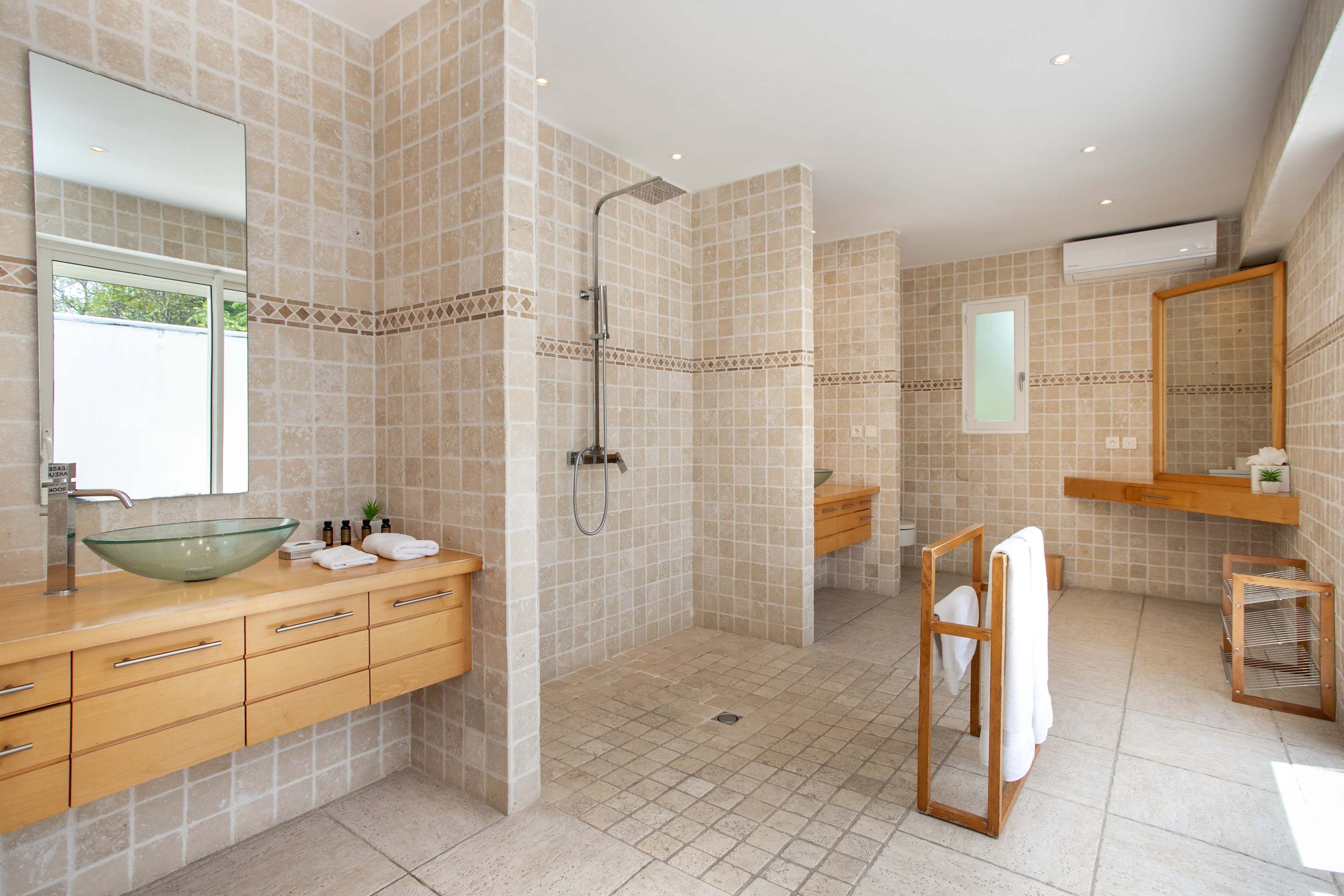 Villa Encore in Terres Basses, Six Ensuite Bedrooms with Heated Pool and Ocean Views - Photo 35