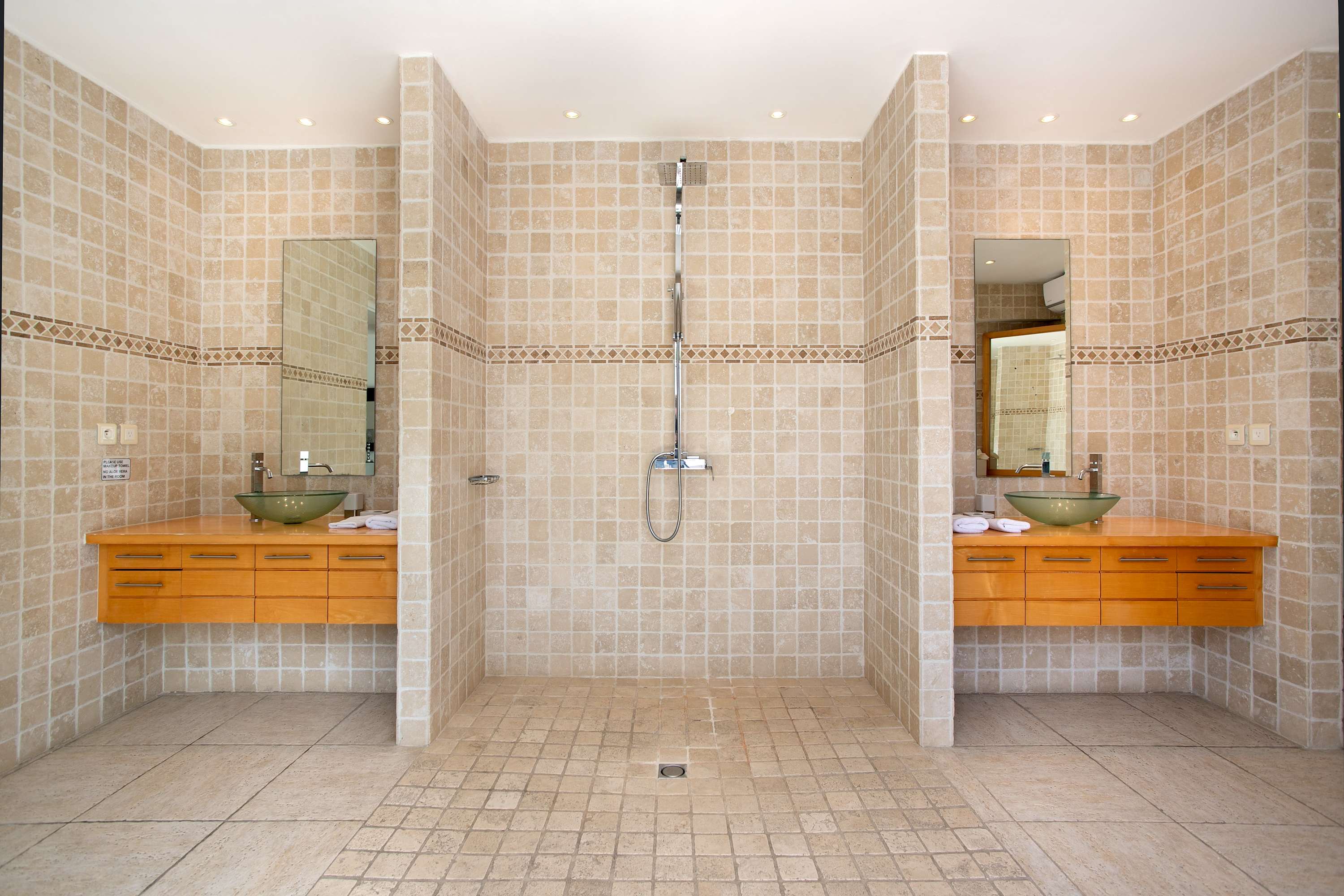 Villa Encore in Terres Basses, Six Ensuite Bedrooms with Heated Pool and Ocean Views - Photo 36