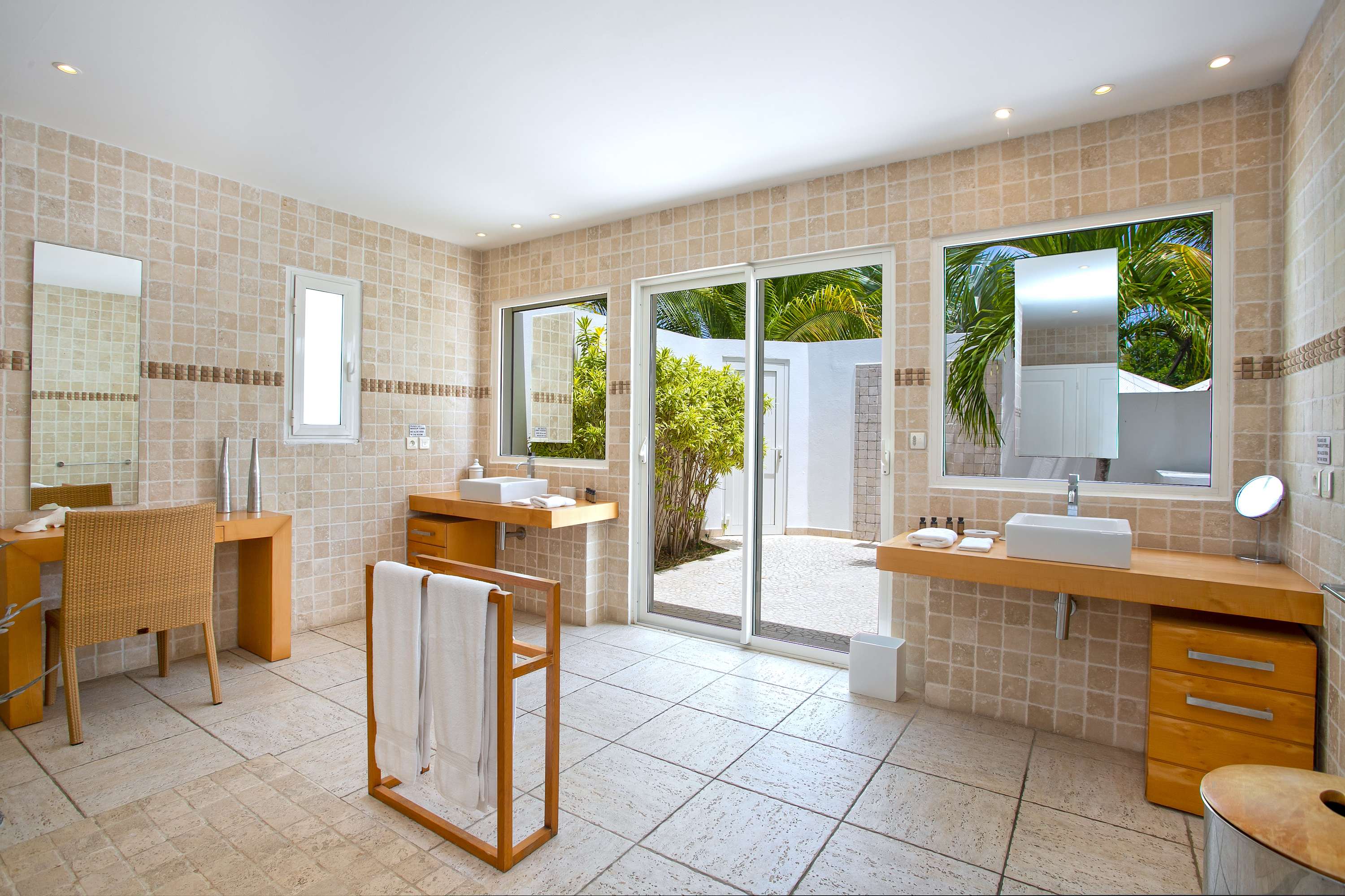 Villa Encore in Terres Basses, Six Ensuite Bedrooms with Heated Pool and Ocean Views - Photo 42