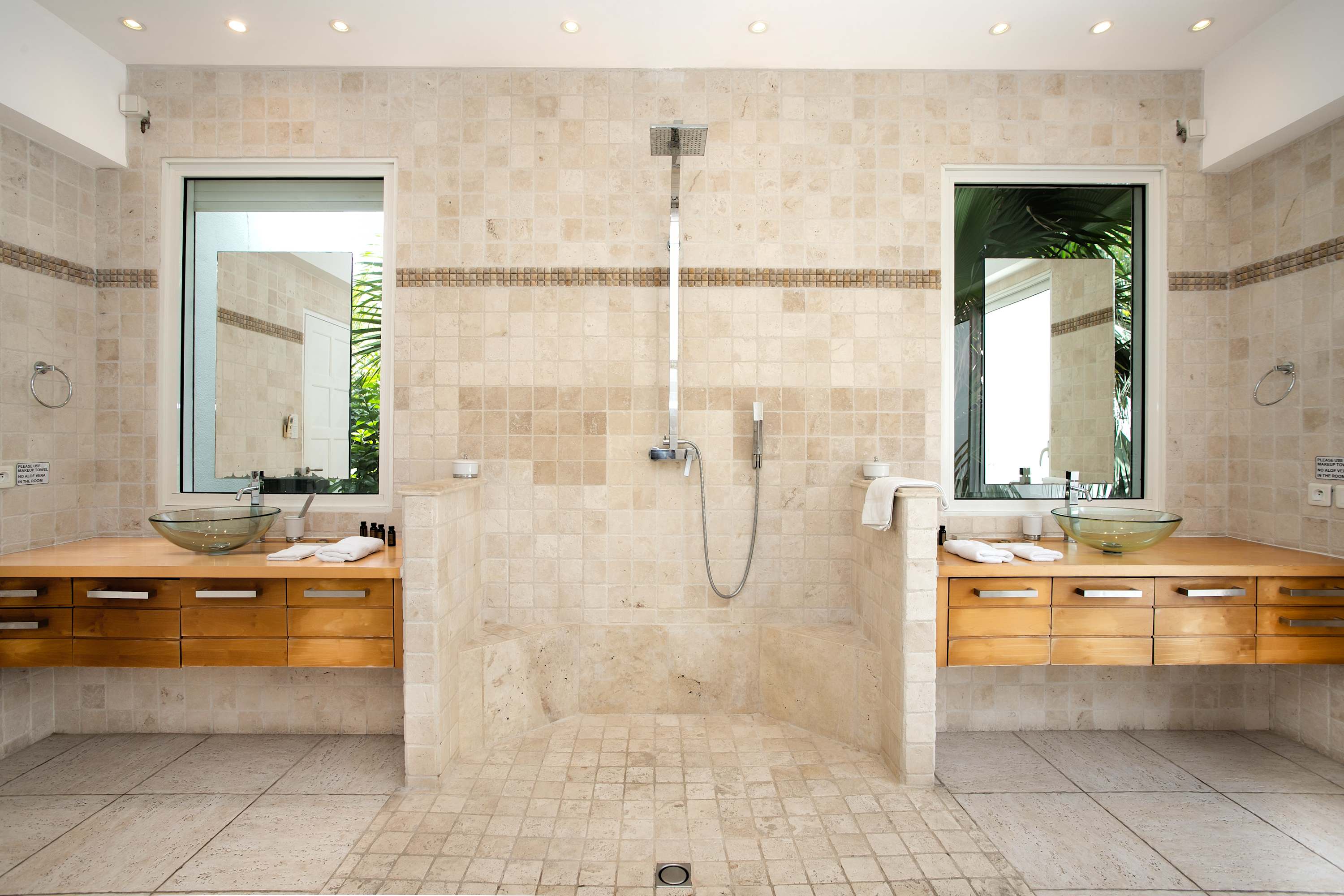 Villa Encore in Terres Basses, Six Ensuite Bedrooms with Heated Pool and Ocean Views - Photo 49