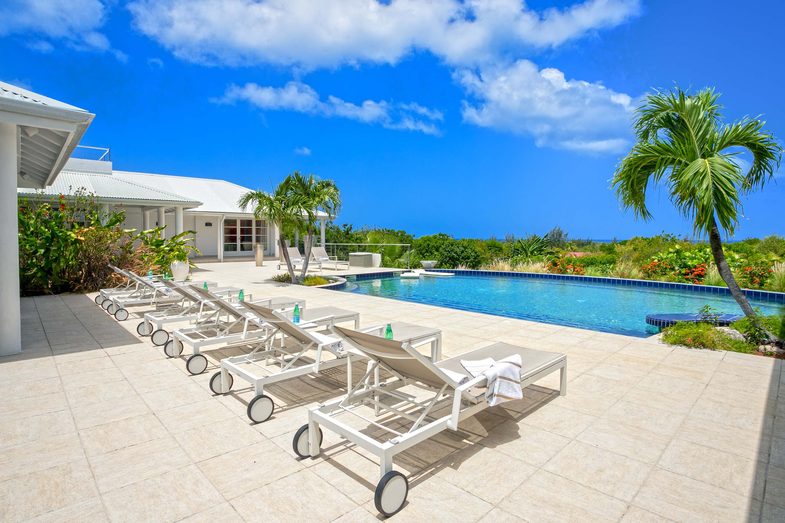 Villa Encore in Terres Basses, Six Ensuite Bedrooms with Heated Pool and Ocean Views - Photo 7