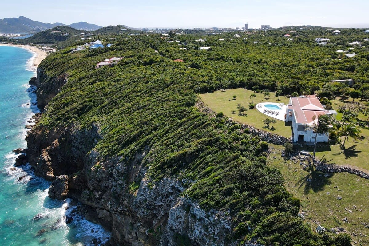 Villa Falaise des Oiseaux, a Cliff-Edge Terres Basses Villa with Anguilla Views Gallery 2
