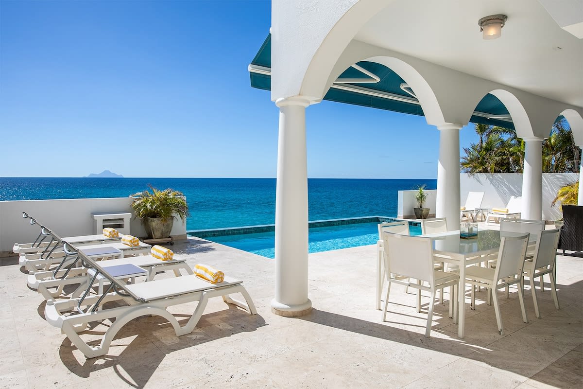 Villa Farniente, Beachfront Four-Bedroom Retreat in Shore Pointe, Cupecoy