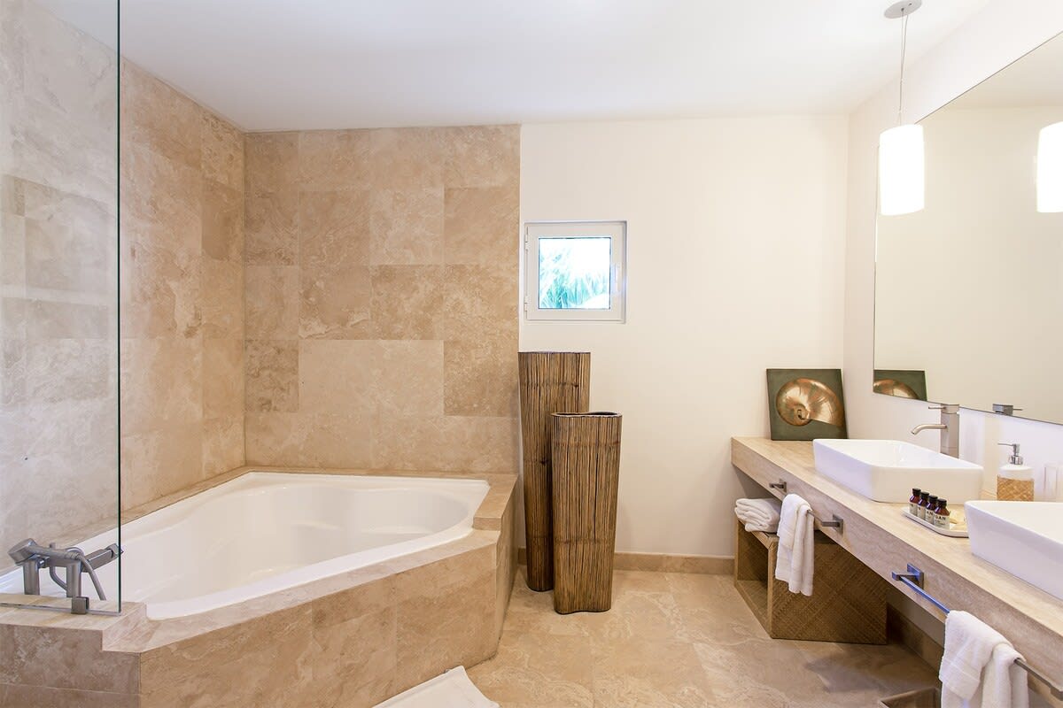 Villa Farniente, Beachfront Four-Bedroom Retreat in Shore Pointe, Cupecoy - Photo 32
