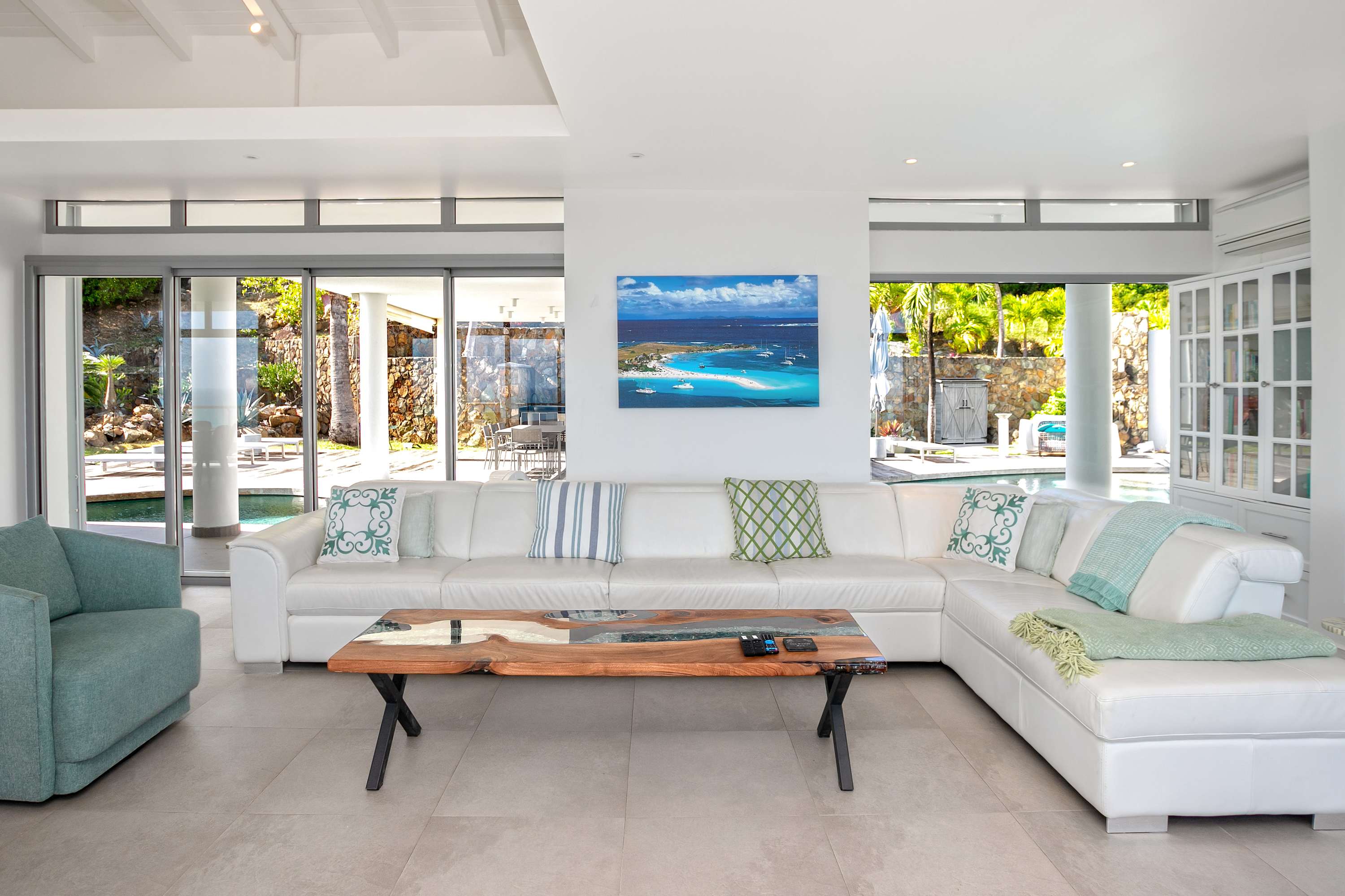 Five Minutes More, Ocean View Villa in Oyster Pond with Four King Suites - Photo 14