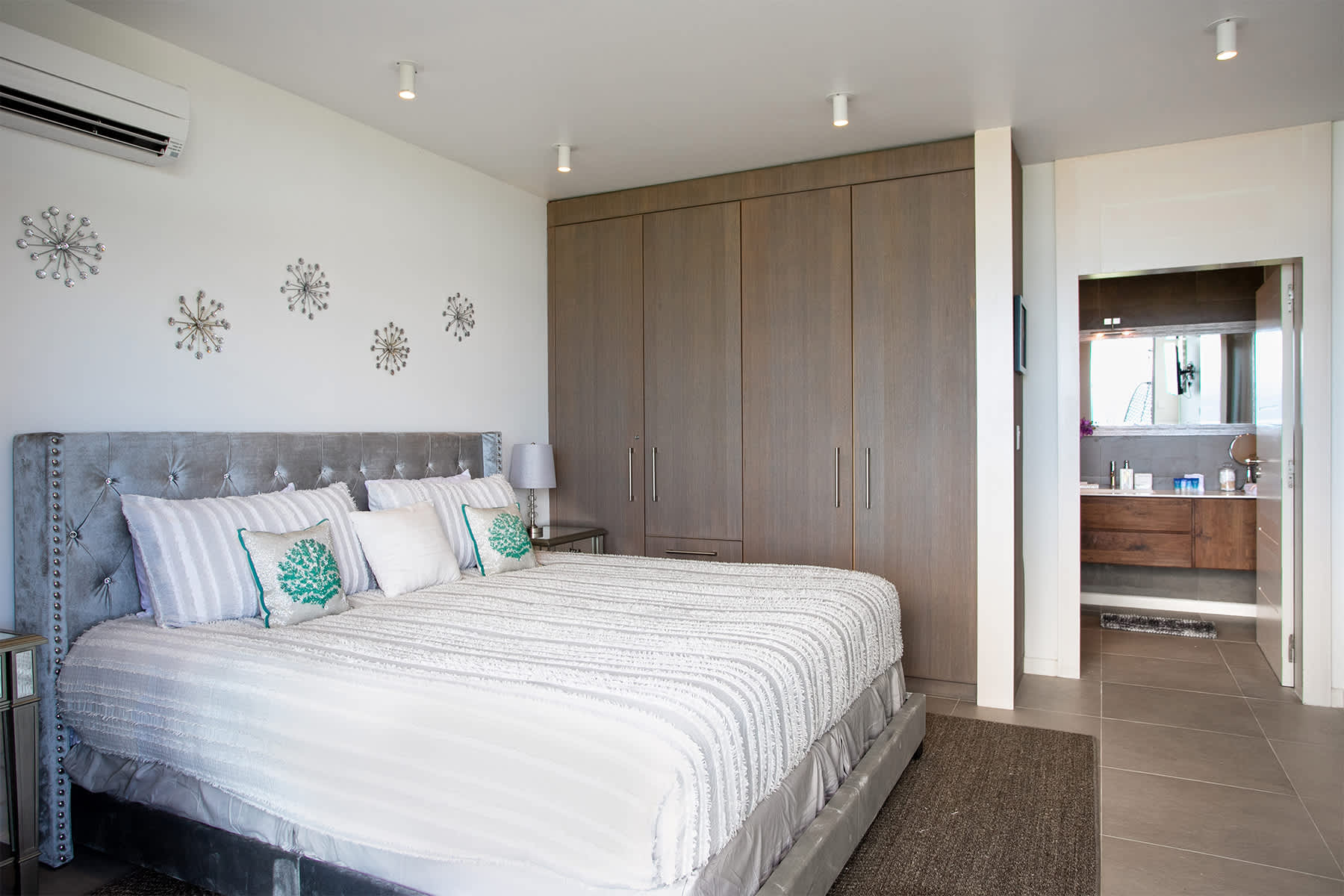 Five Minutes More, Ocean View Villa in Oyster Pond with Four King Suites - Photo 54